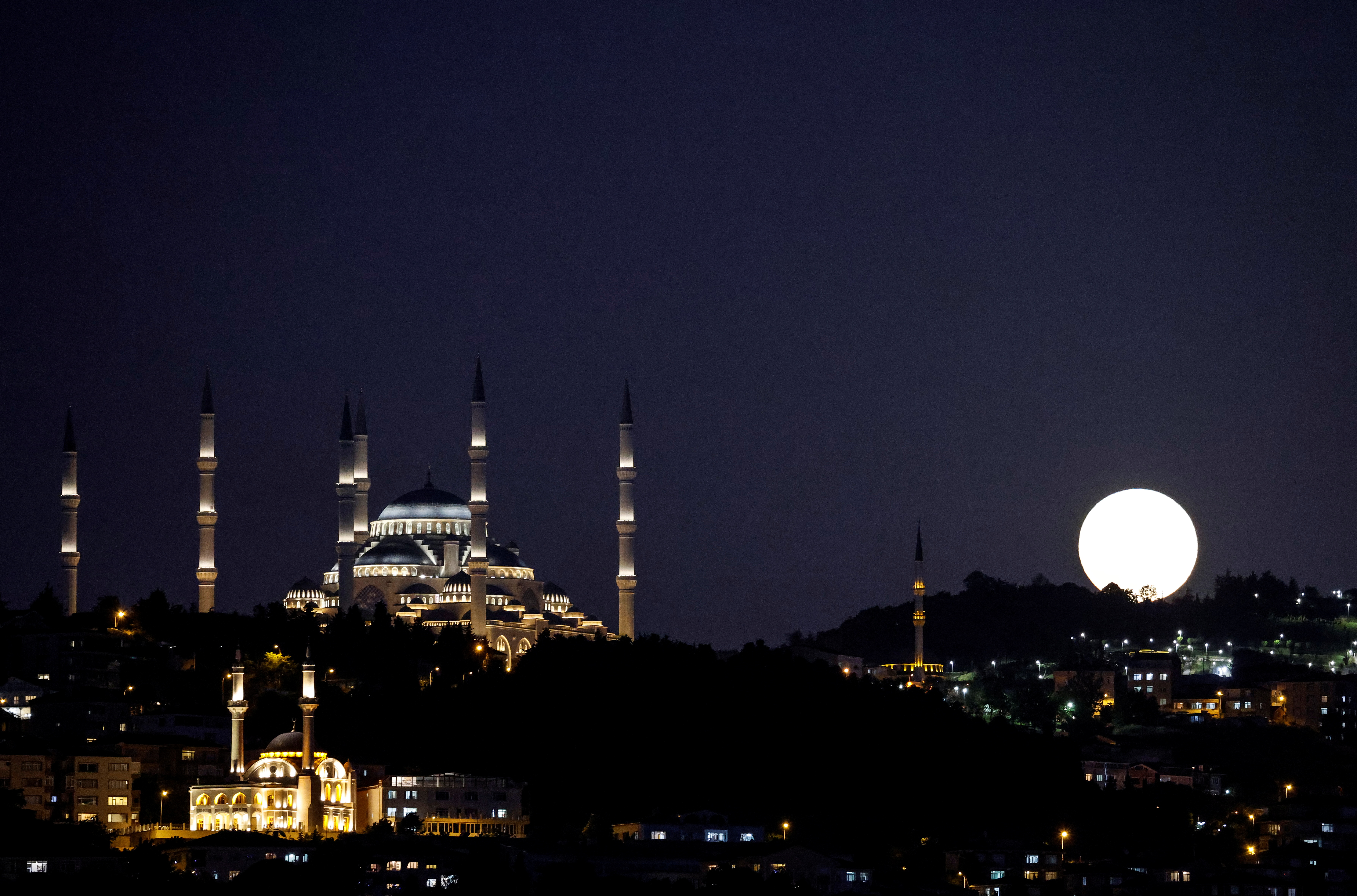 super Luna, Istanbul