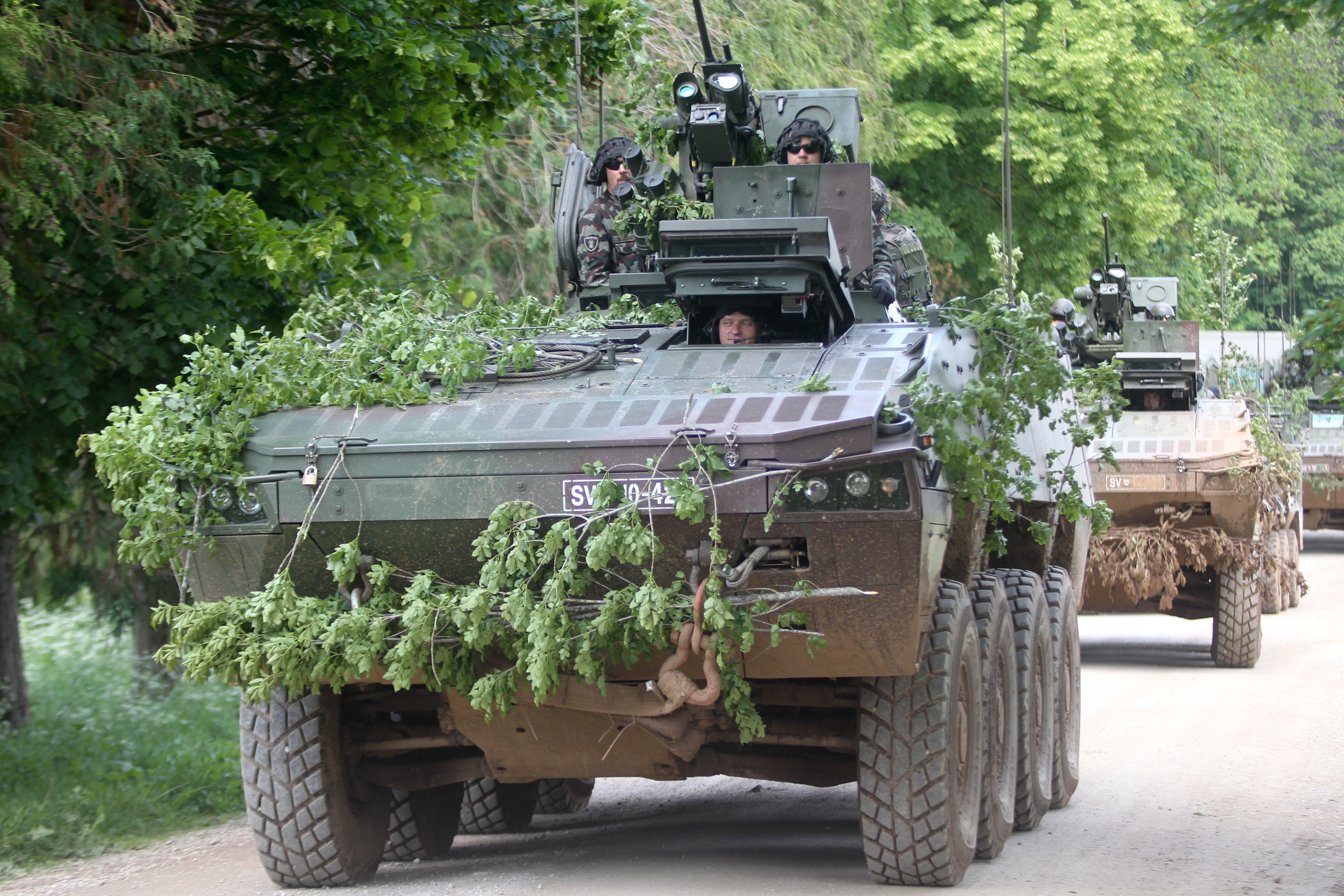 osemkolesnik, vojska,