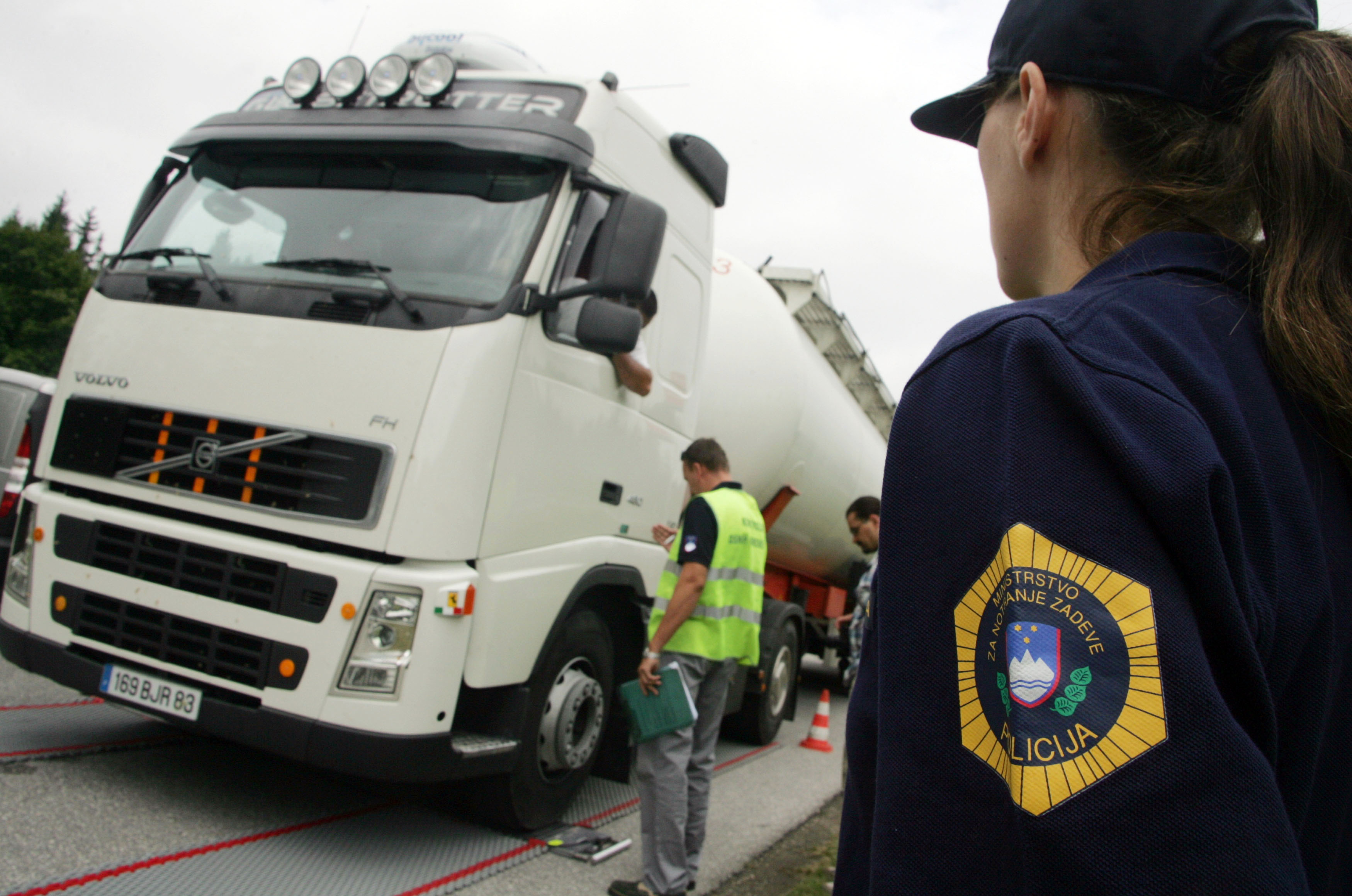 tovornjak, policija