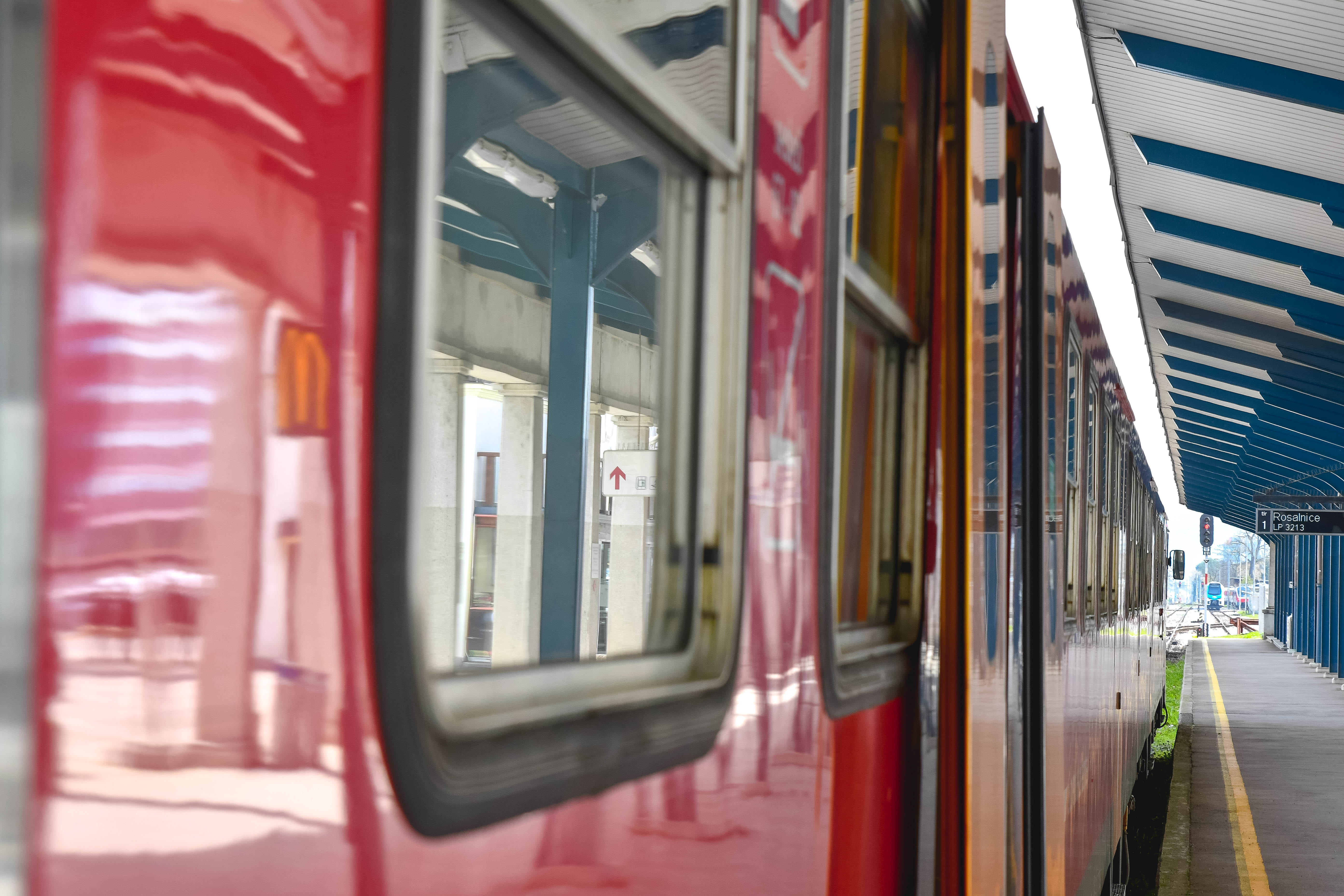 vlak,prevozno sredstvo,počasi