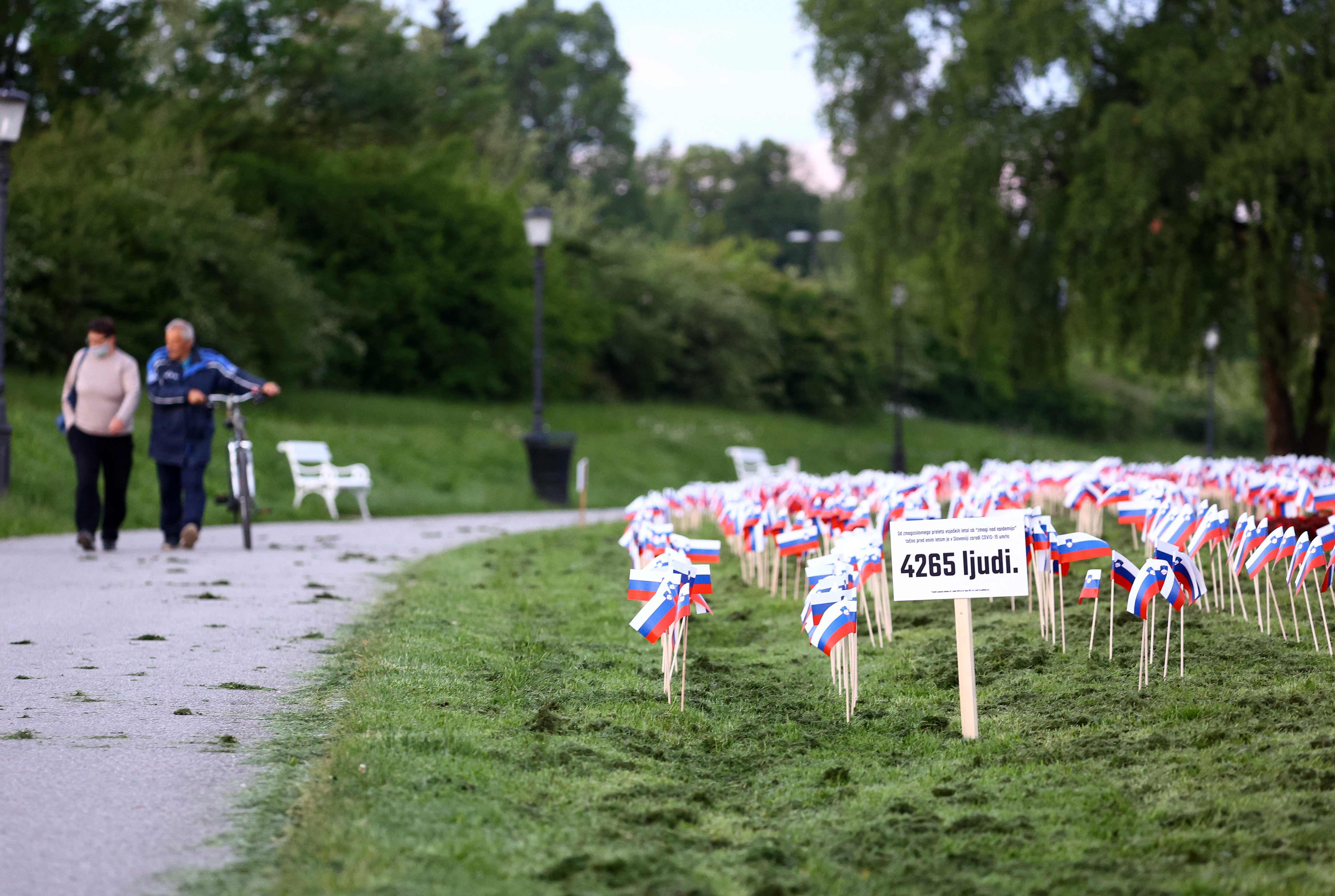 4265 zastavic v Tivoliju