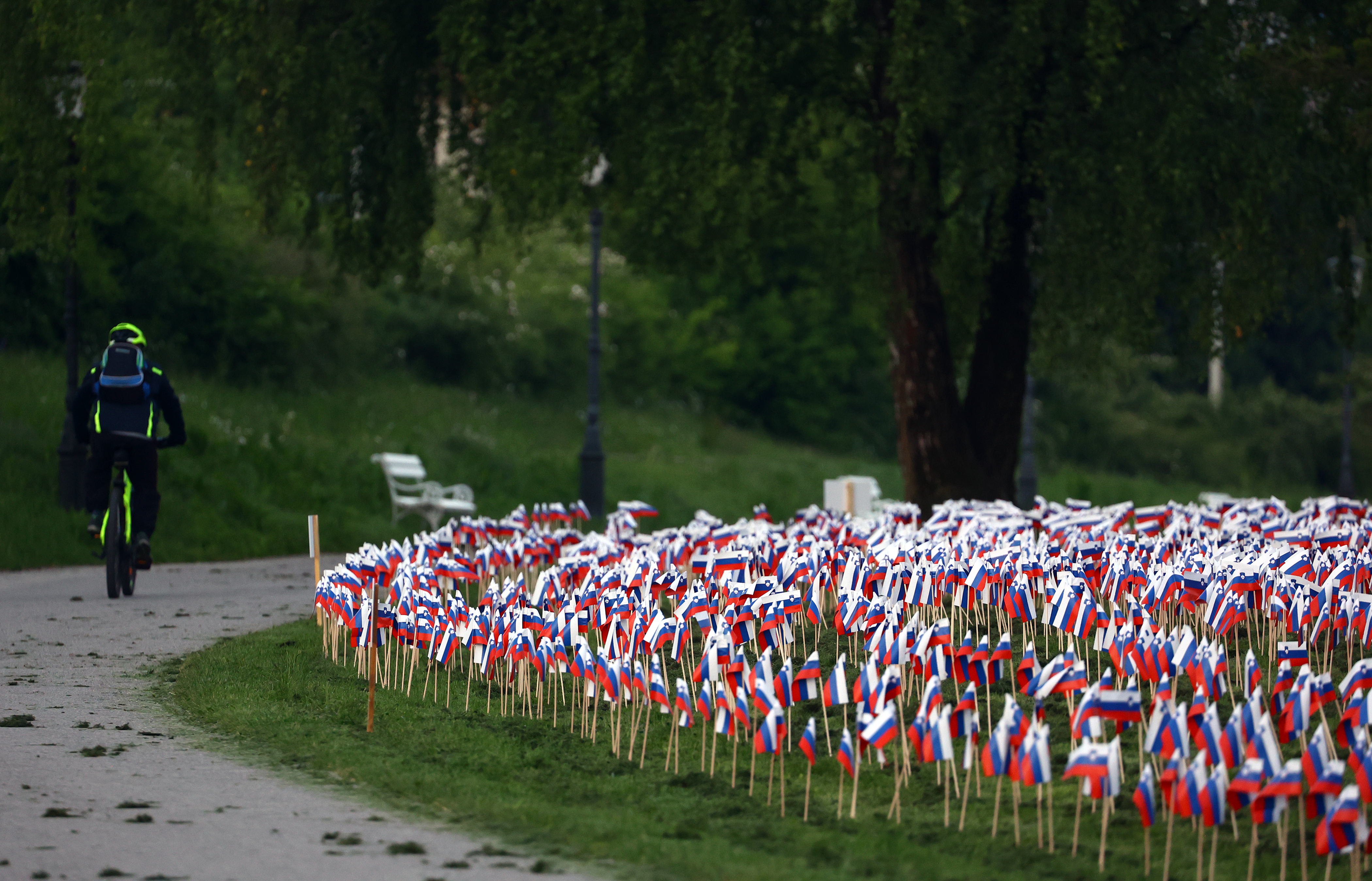 4265 zastavic v Tivoliju