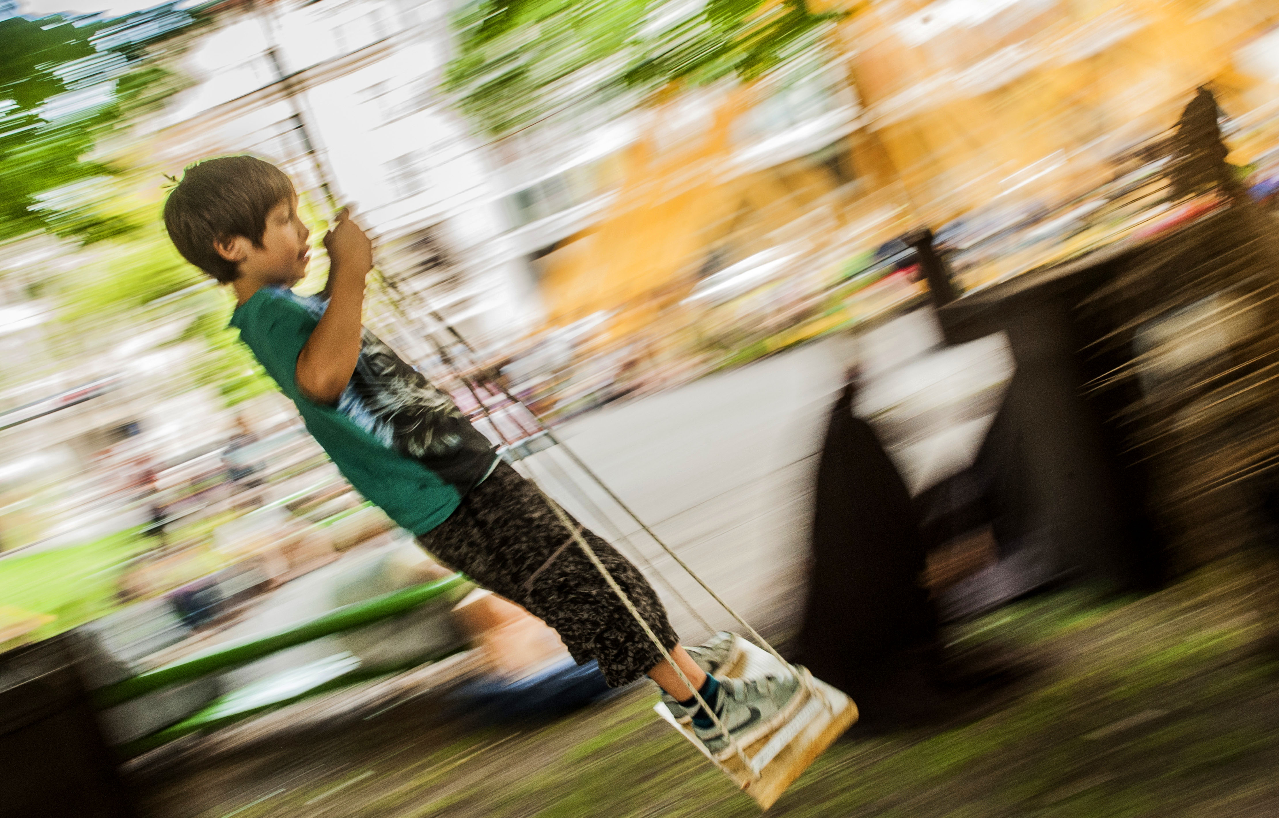 deček, otrok, otroci, gugalnica, duševno zdravje otrok