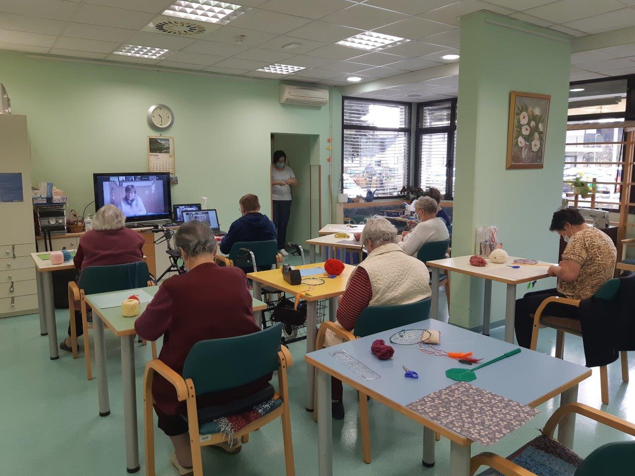 stanovalci so sodelovali na zoom delavnici