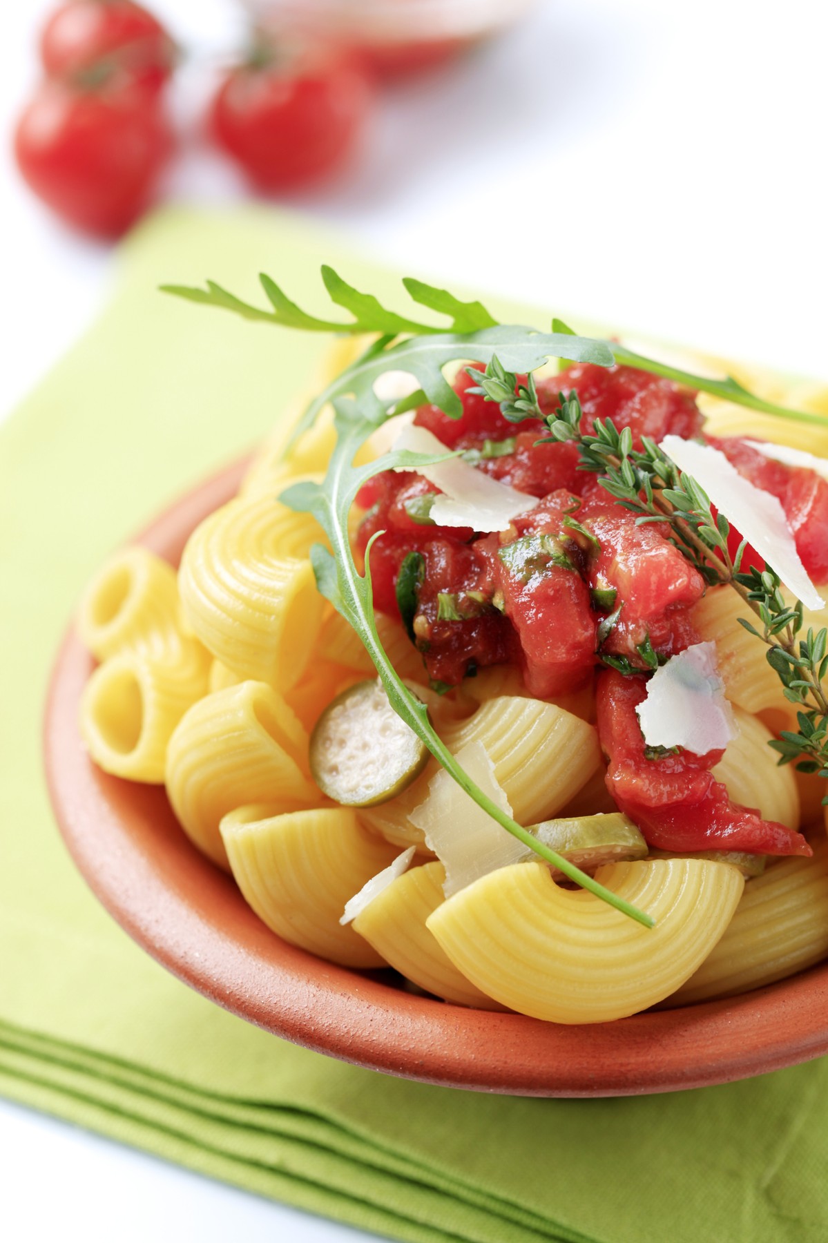 Testenine s paradižnikom in sirom