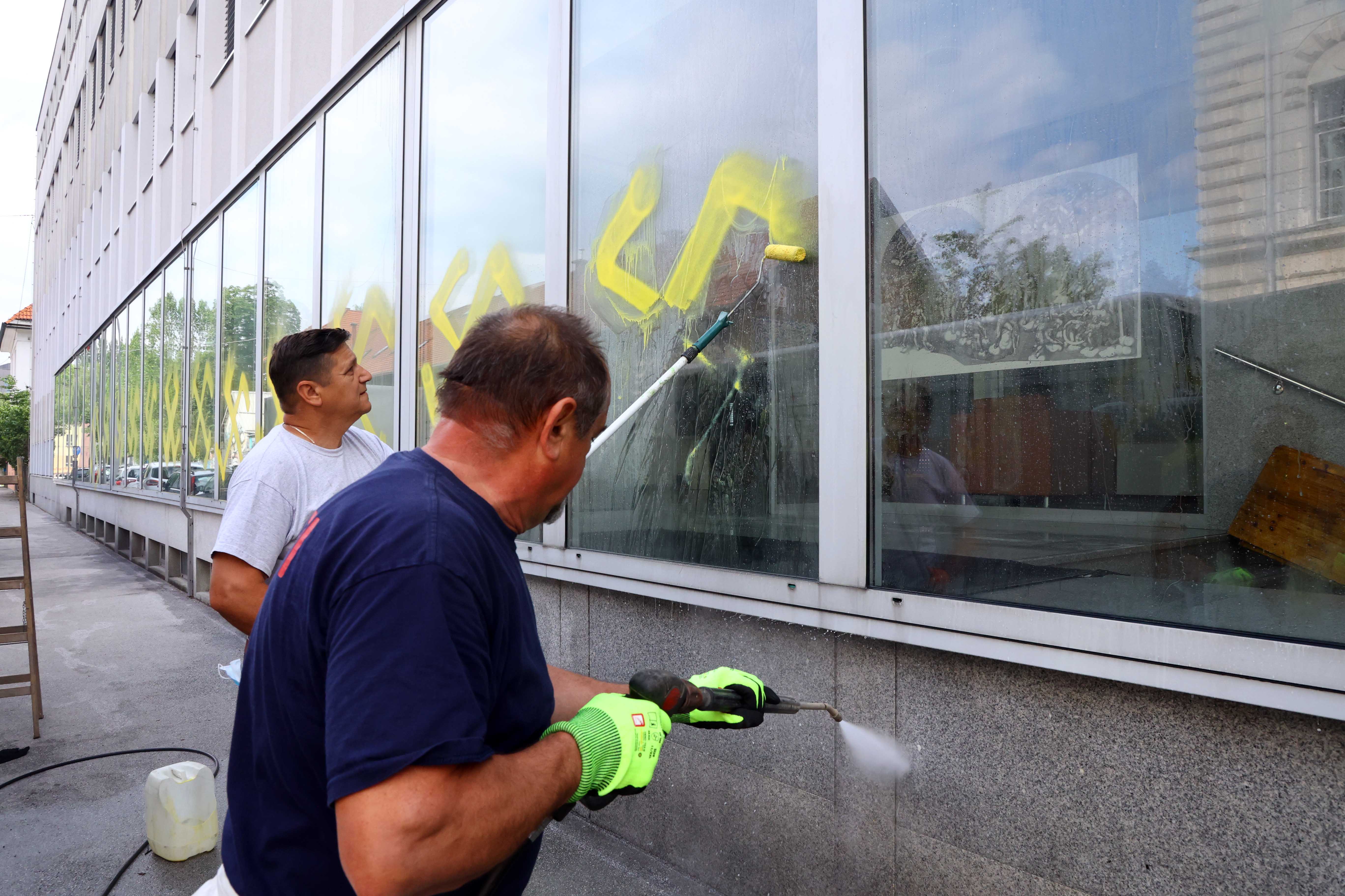 Ministrstvo za kulturo, svastika, kljukasti križ