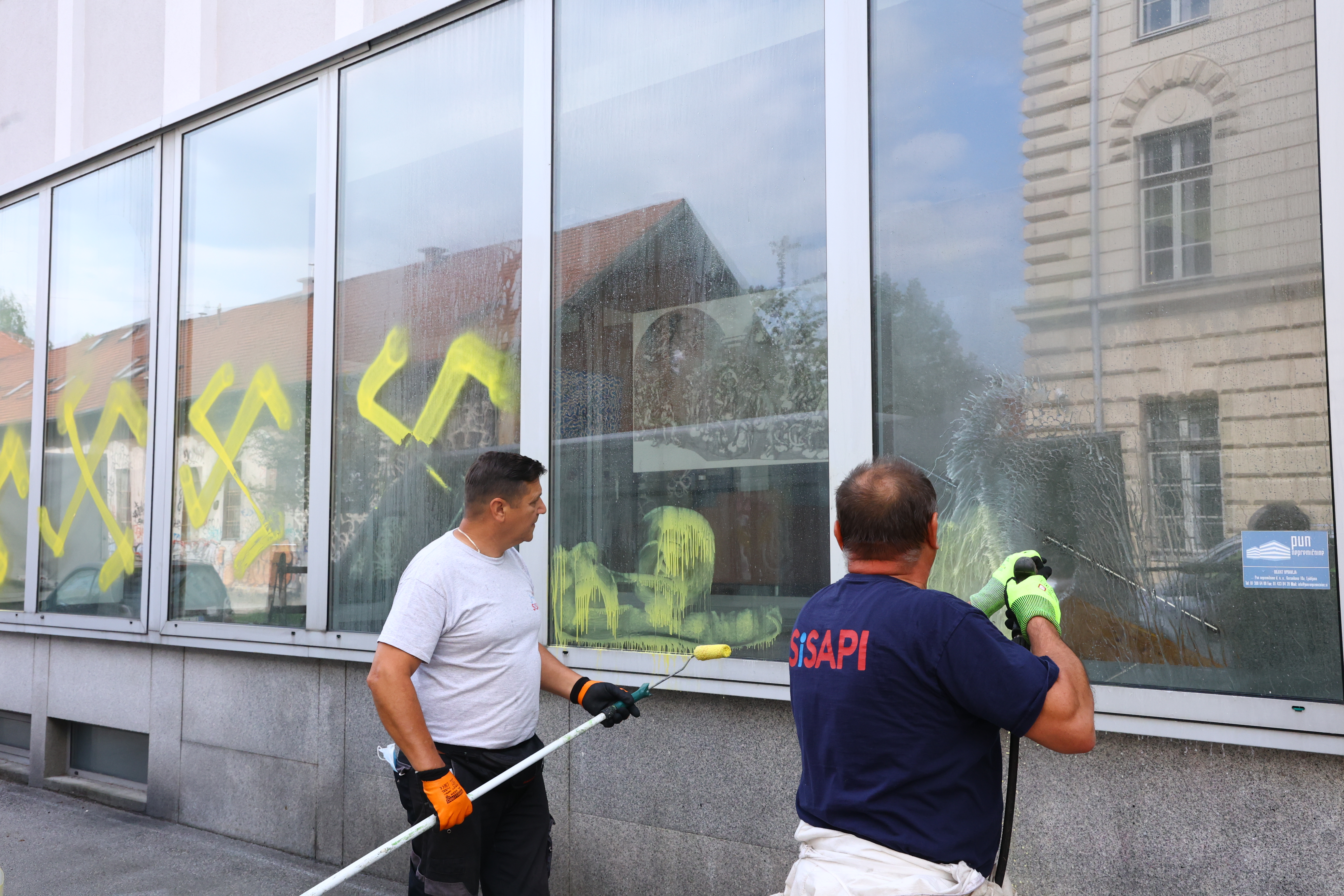 Ministrstvo za kulturo, svastika, kljukasti križ