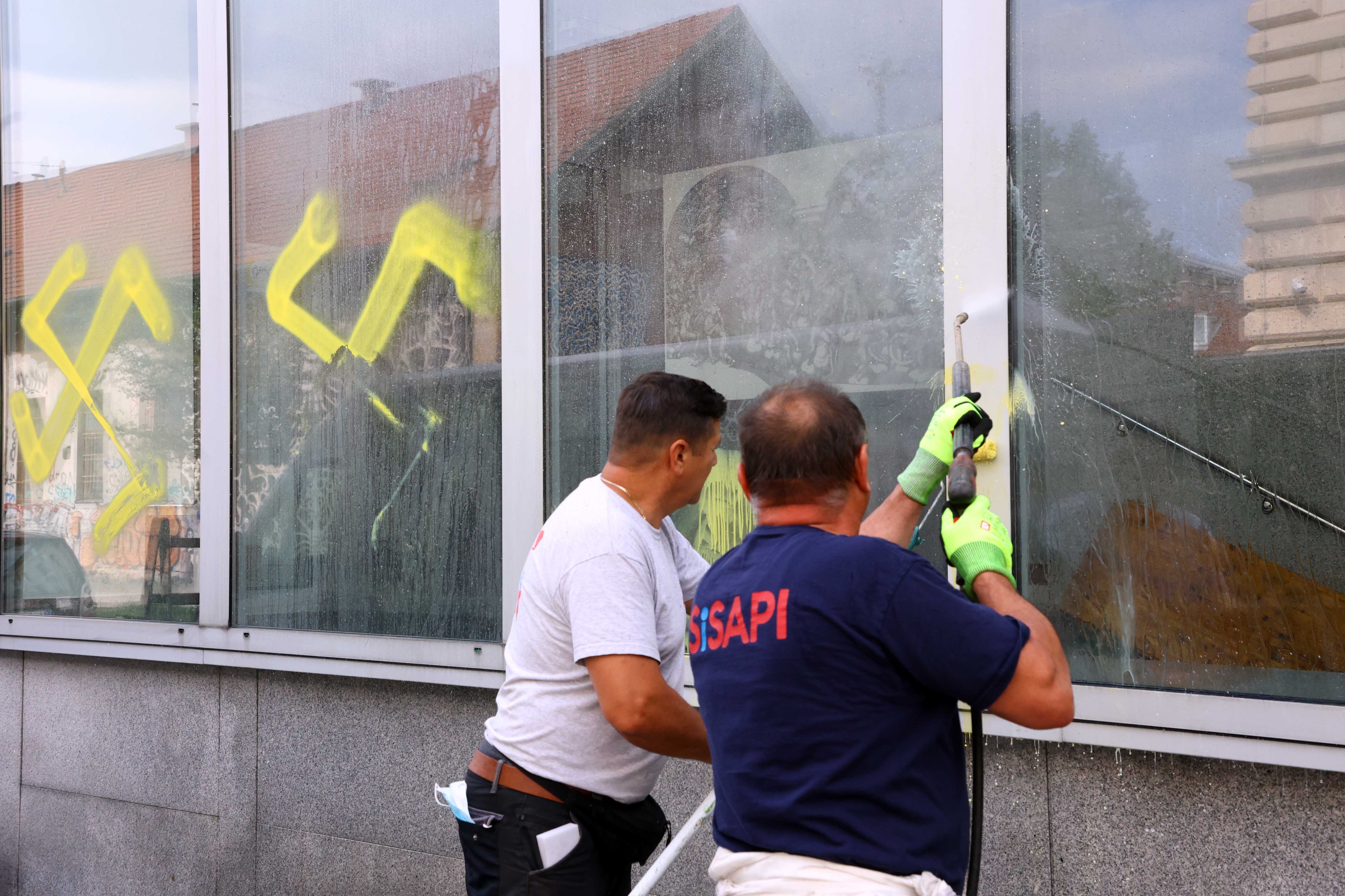 Ministrstvo za kulturo, svastika, kljukasti križ