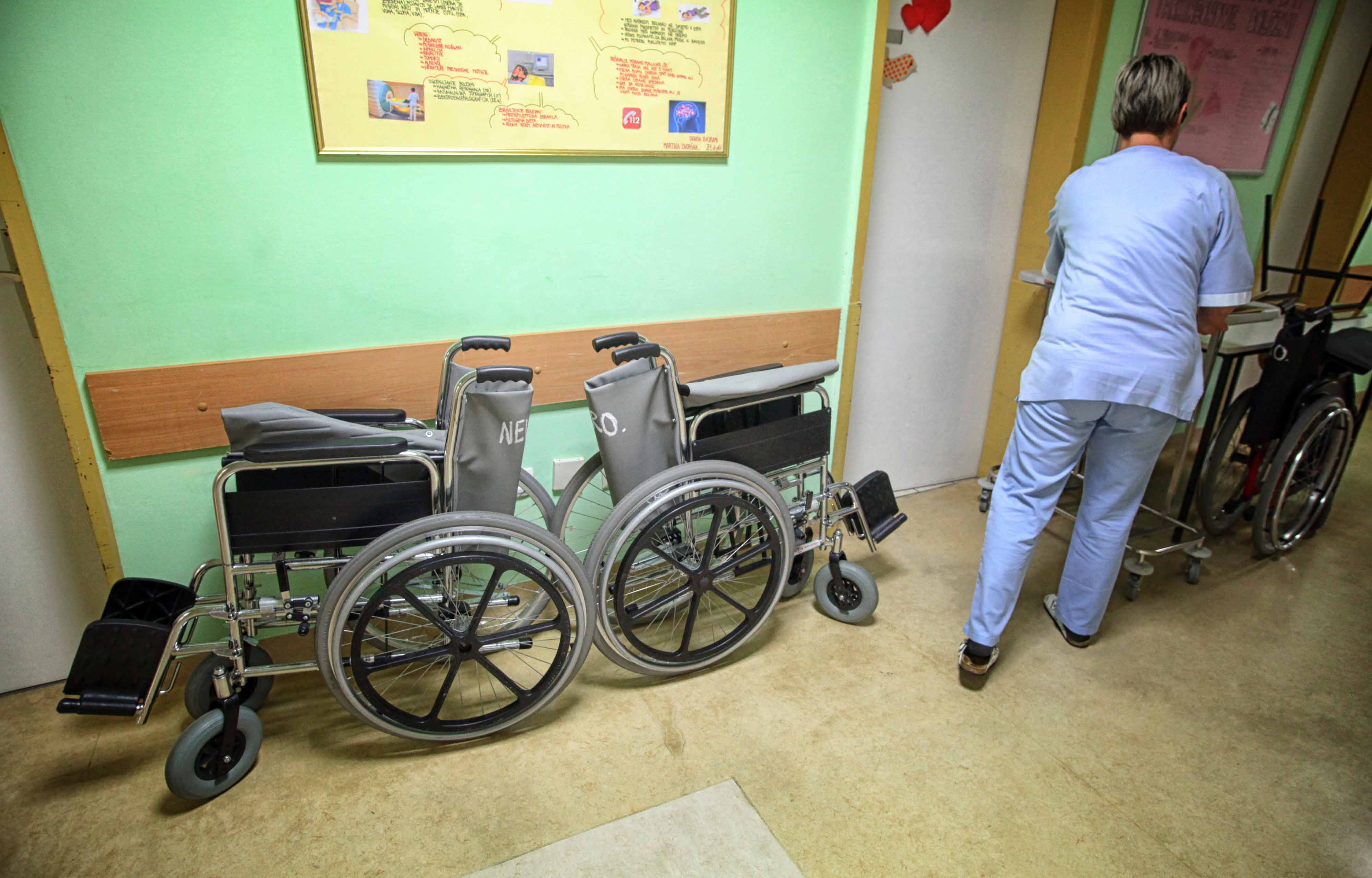 bolnišnica, voziček, invalid, oskrba