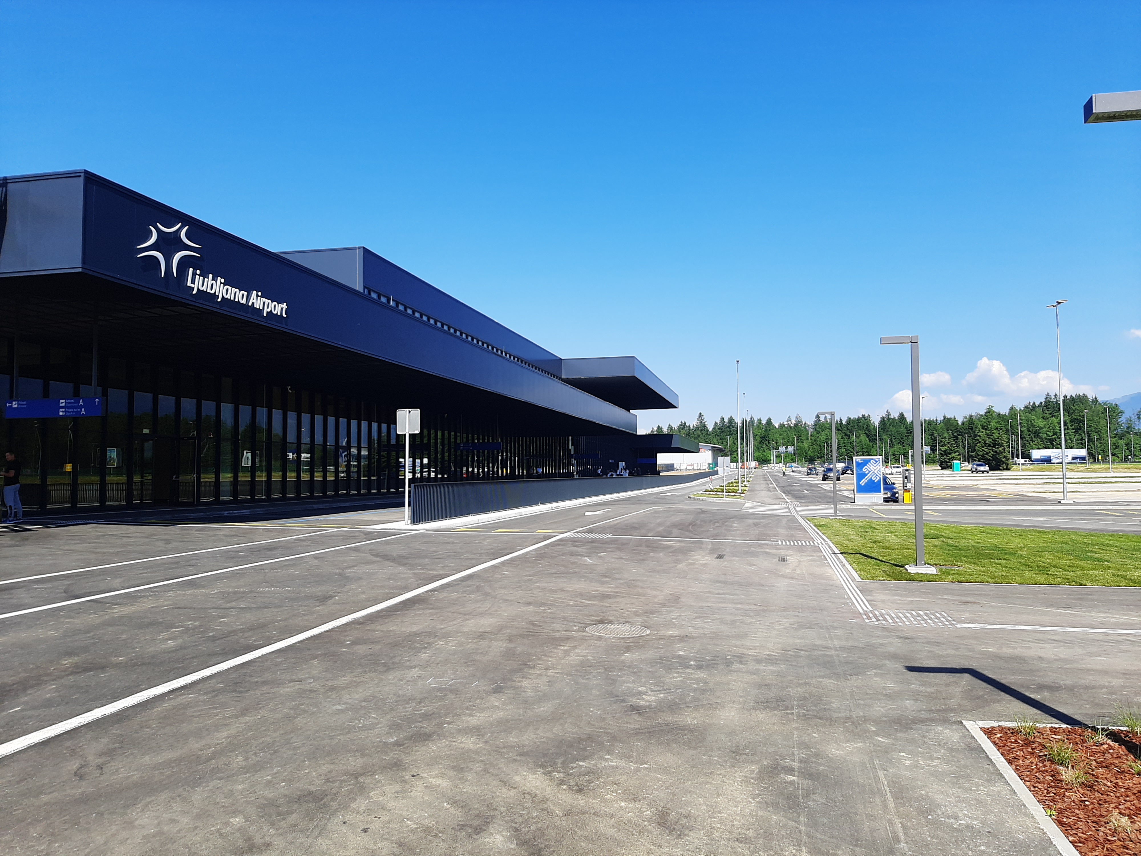 Terminal Brnik, Ljubljana, letališče