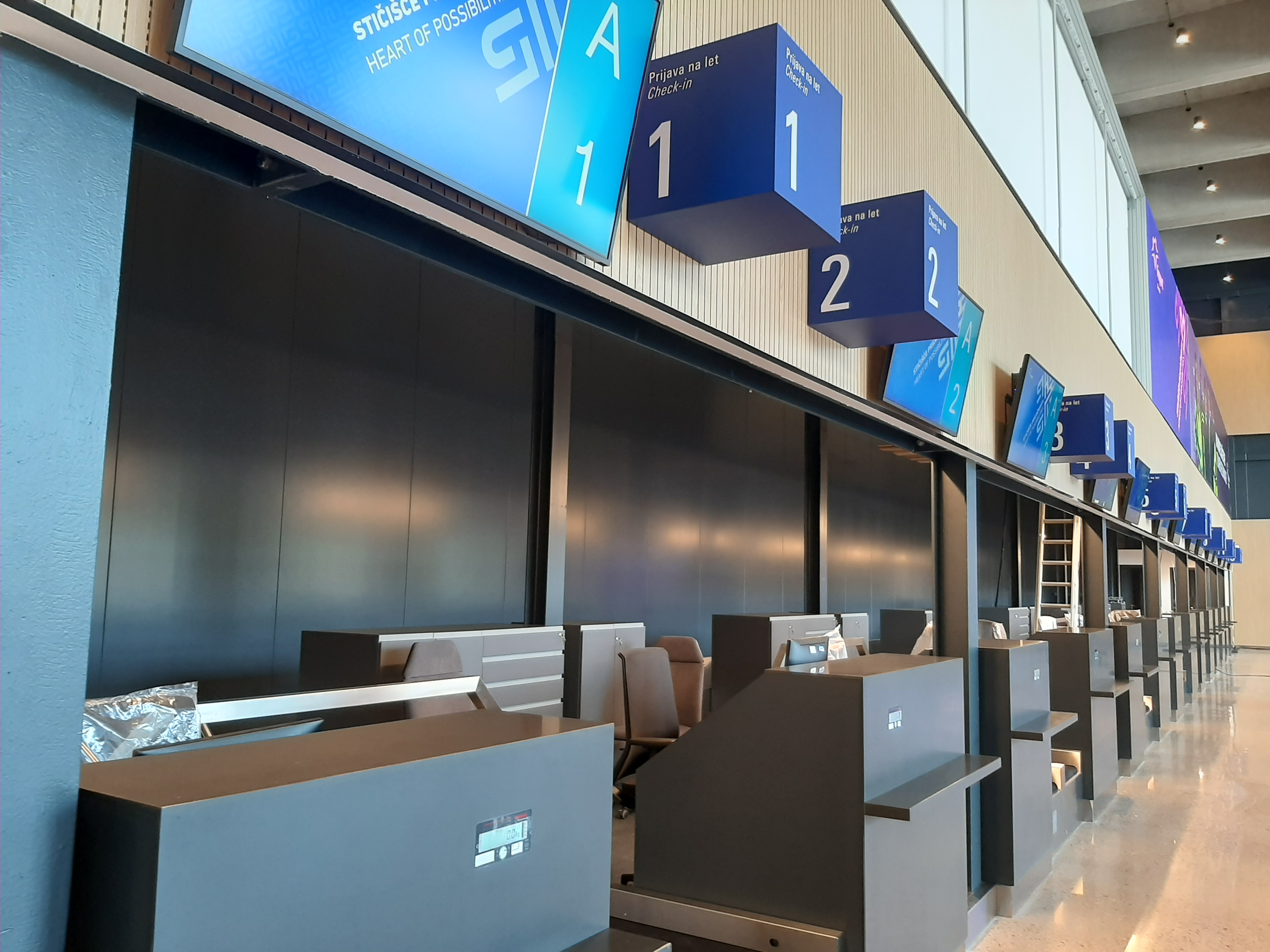 Terminal Brnik, Ljubljana, letališče