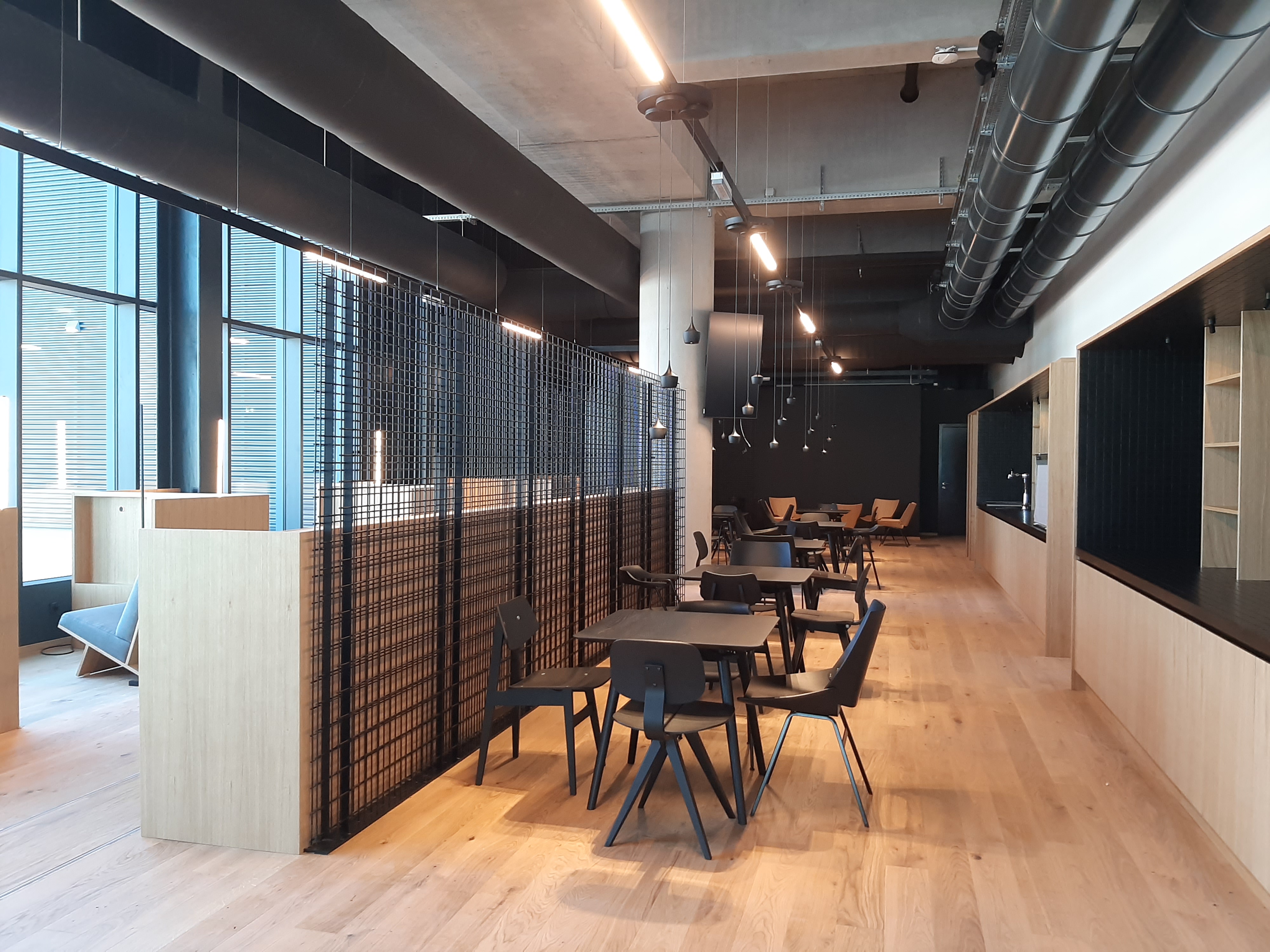 Terminal Brnik, Ljubljana, letališče