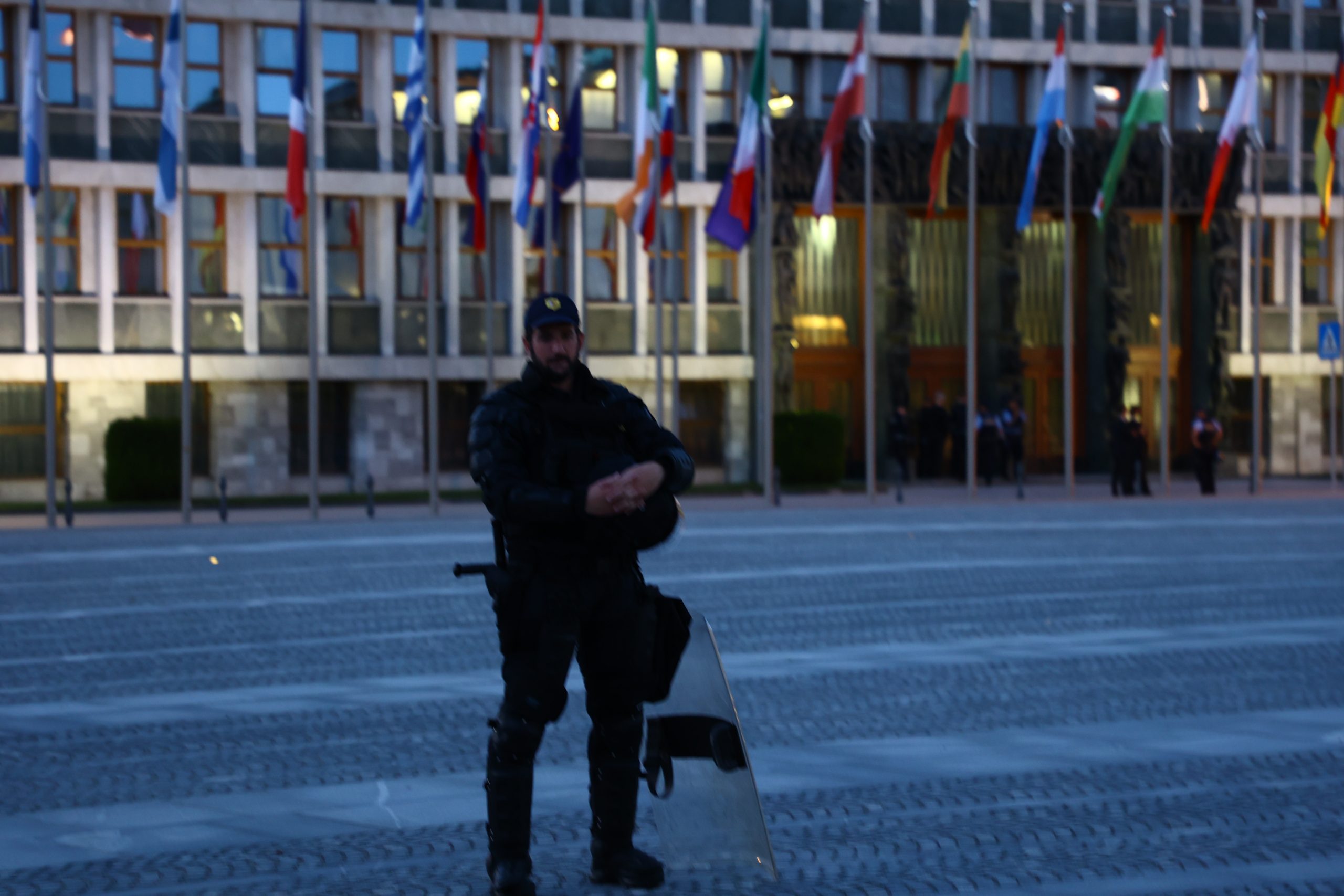 1624447986-policist-parlament-scaled.jpg
