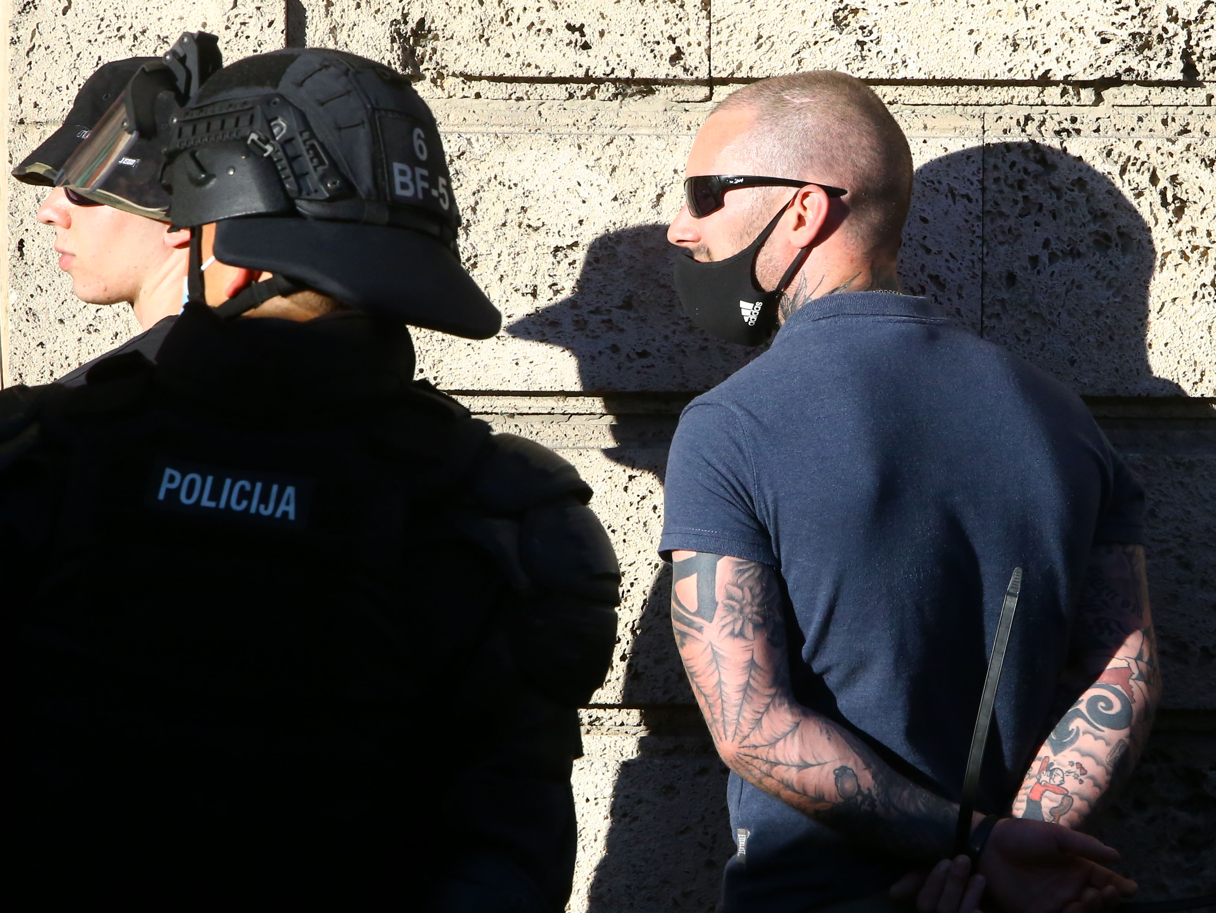 rumeni jopiči, aretacija