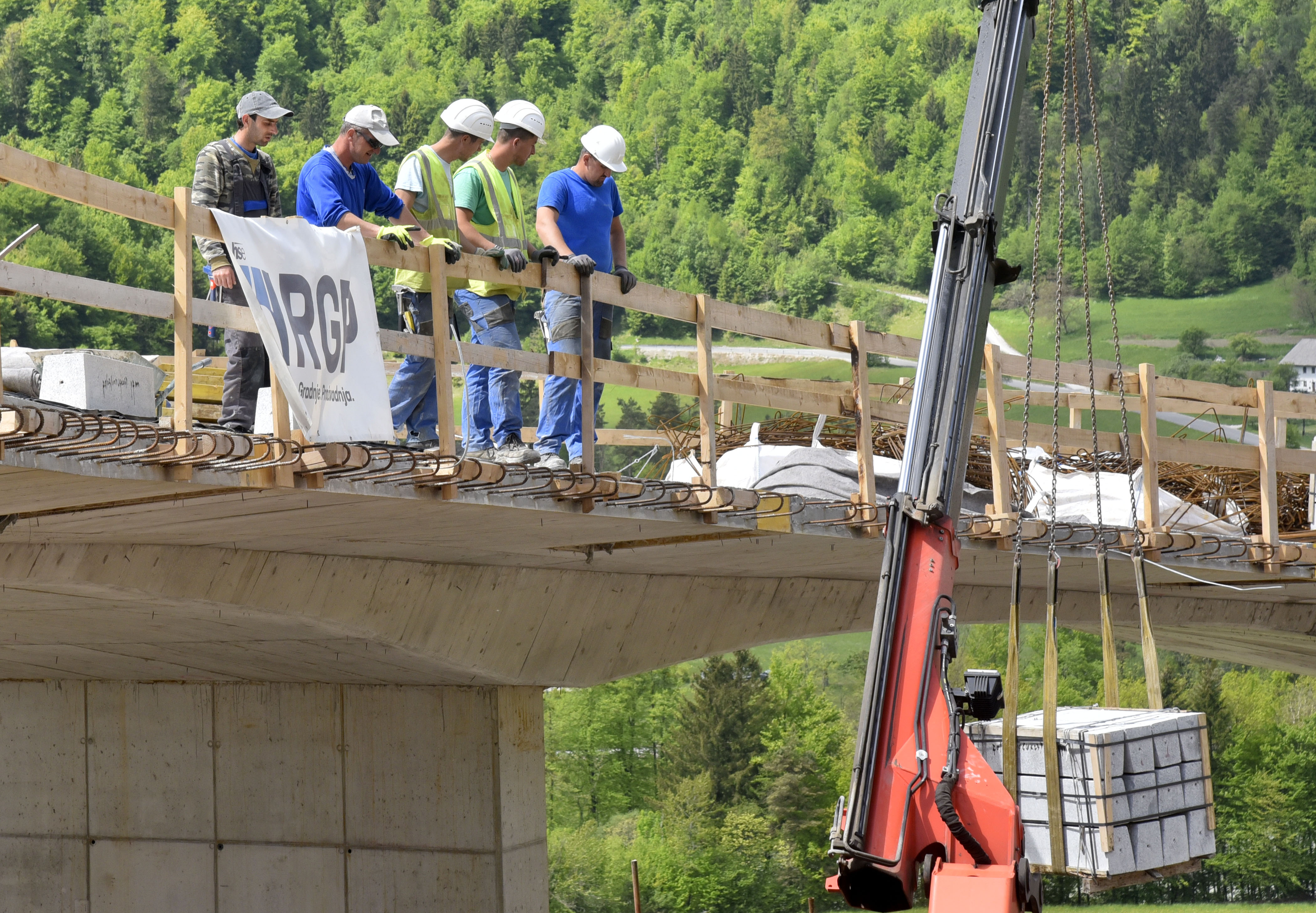ks 90, delavci, gradbišče, vročina