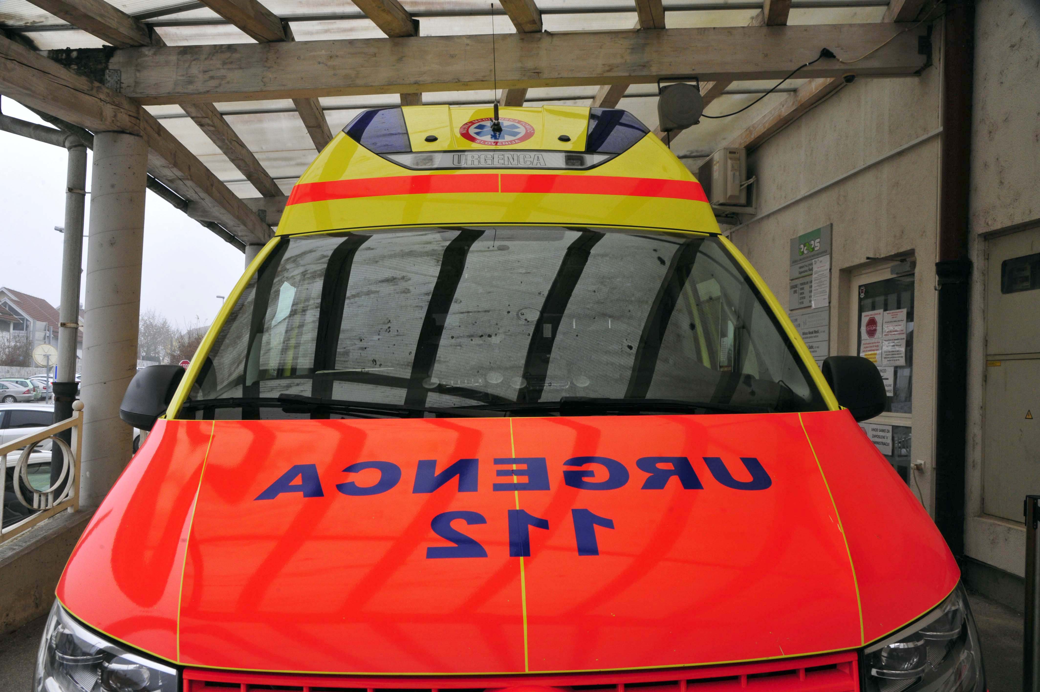 reševalci, reševalno vozilo, rešilec