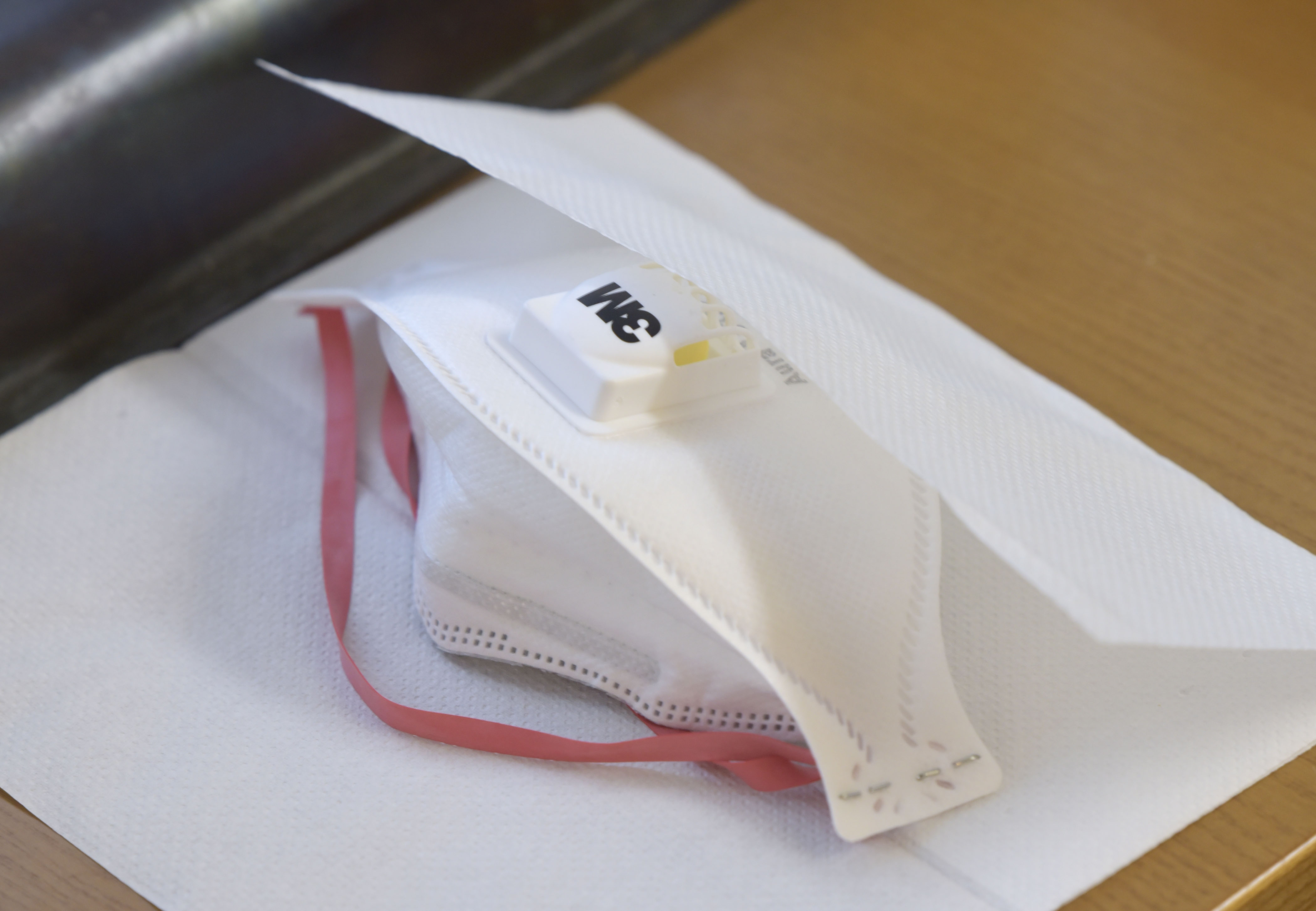 Vrste mask detajl FFP2 FFP3 trislojne IIR tkane netkane domače