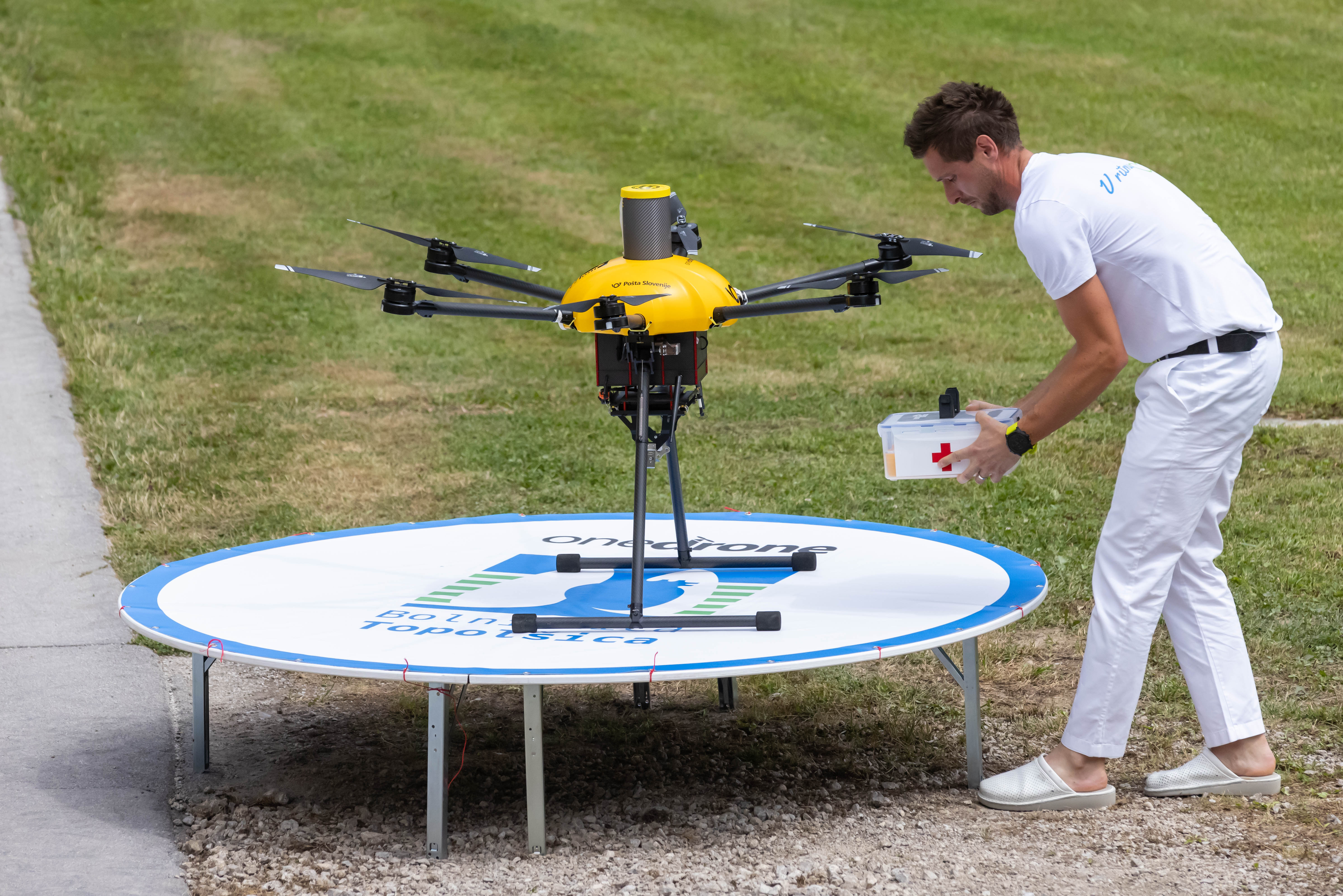 pošta, dron, dostava, brezpilotno letalo