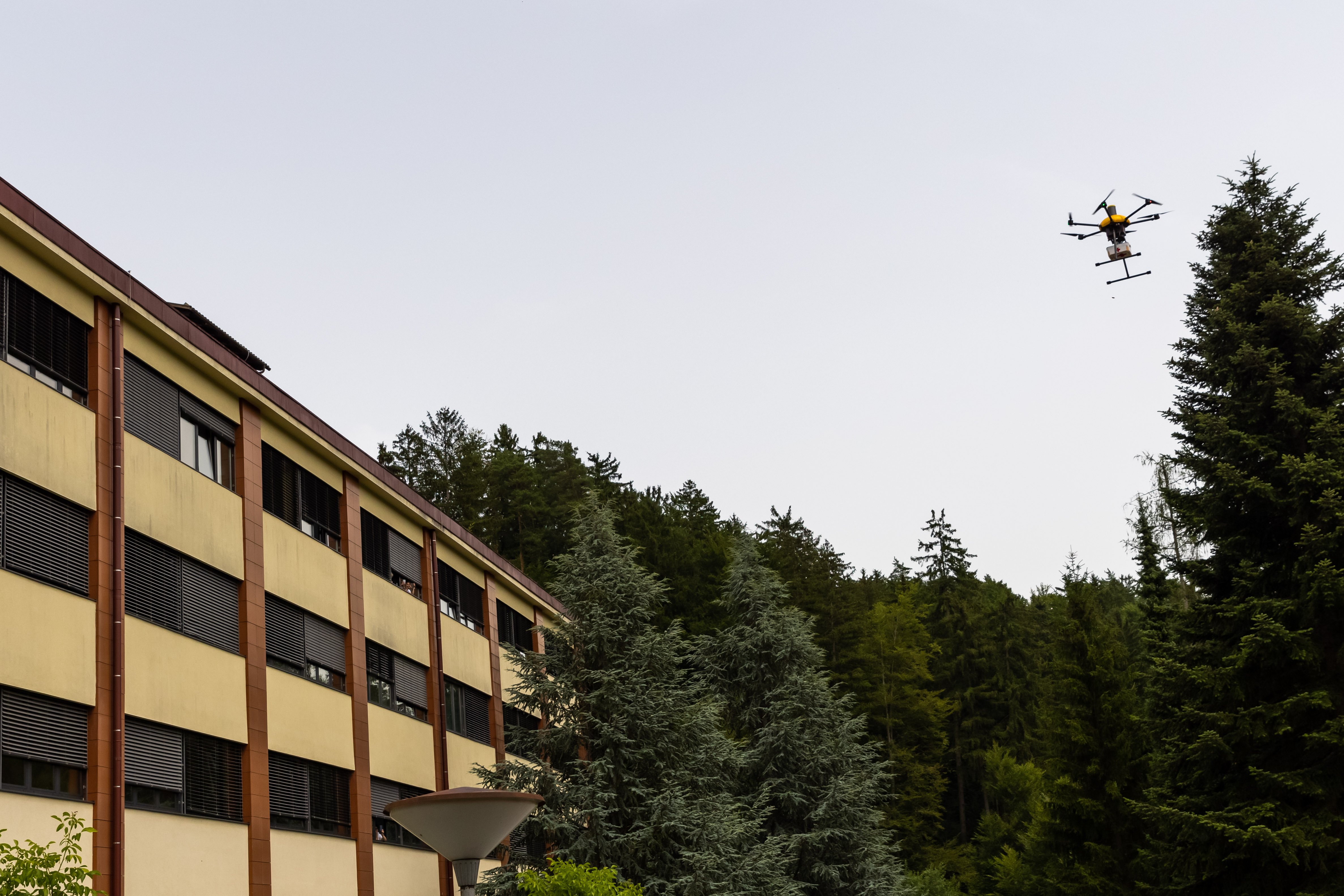 pošta, dron, dostava, brezpilotno letalo