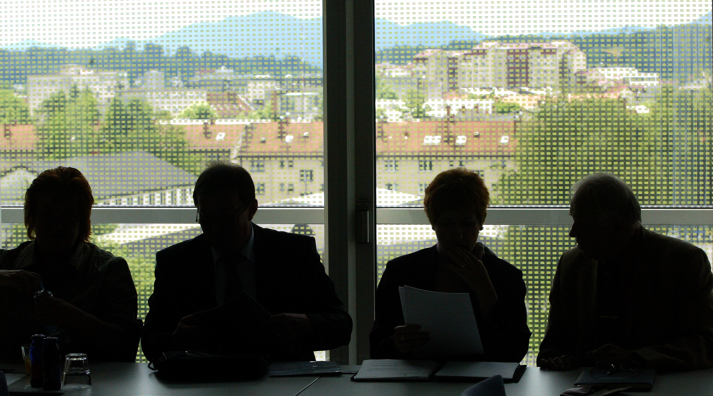 ILUSTRACIJA uradniki, javni sektor