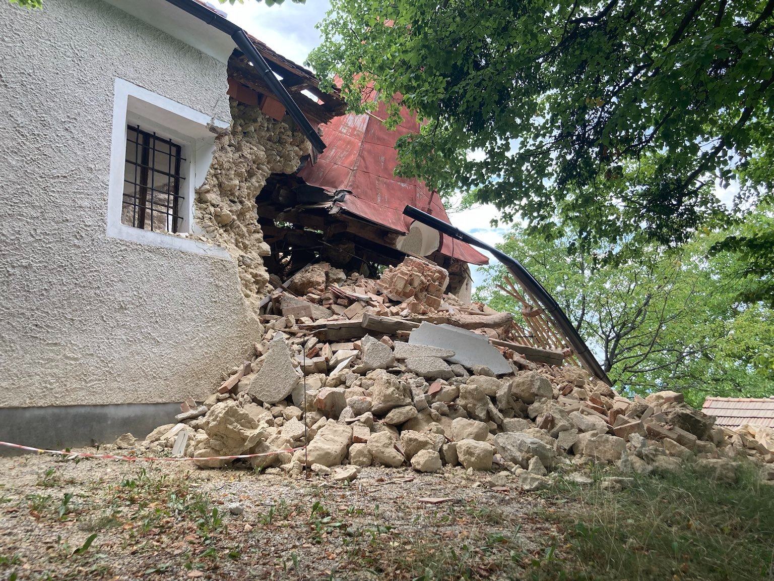 cerkev, brežice, potres