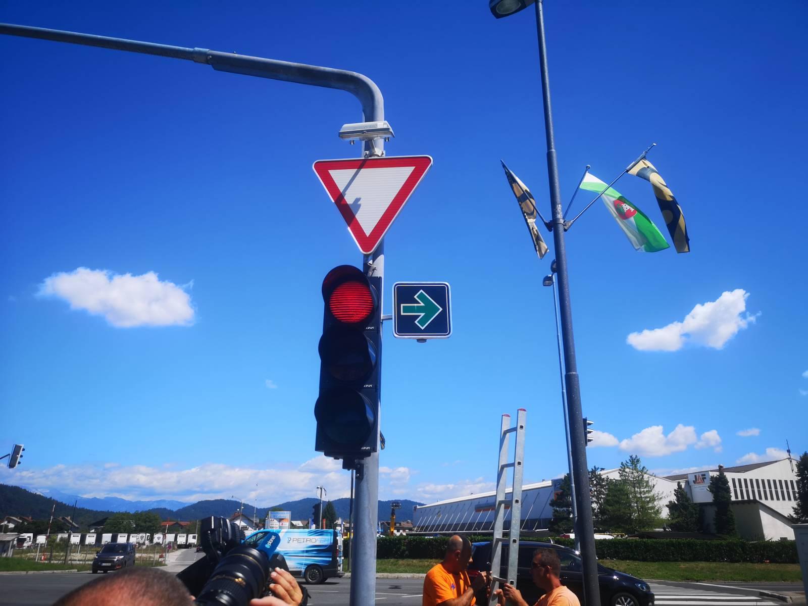 Zavijanje v desno pri rdeči luči