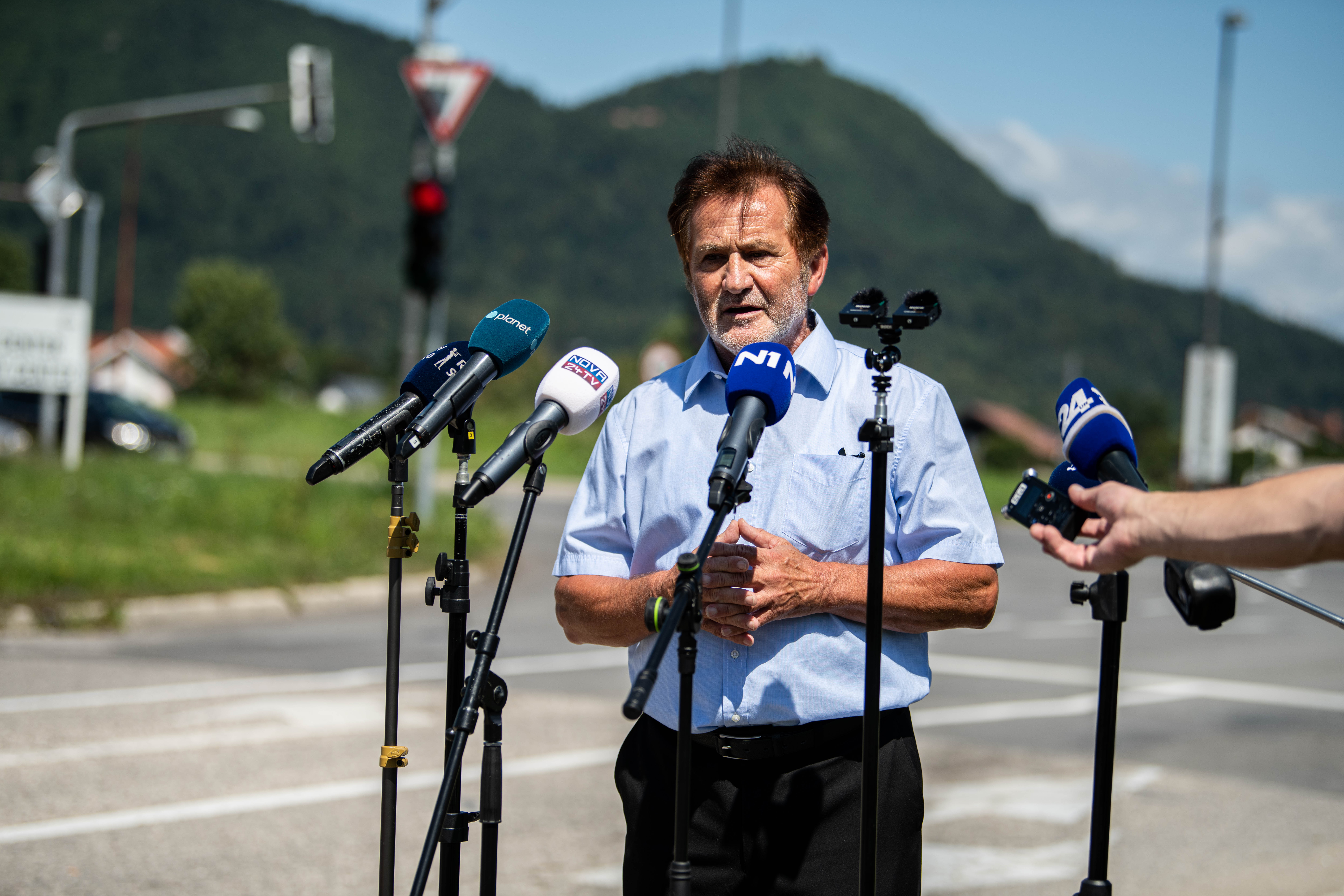 zavijanje desno pri rdeči, Jože Hribar