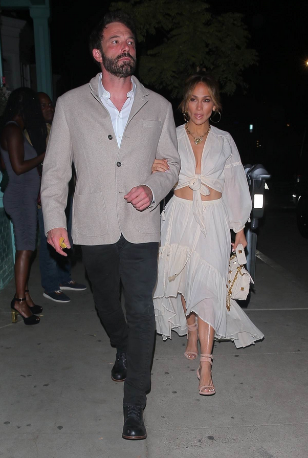 1631095174-Jennifer-Lopez-in-Ben-Affleck.png