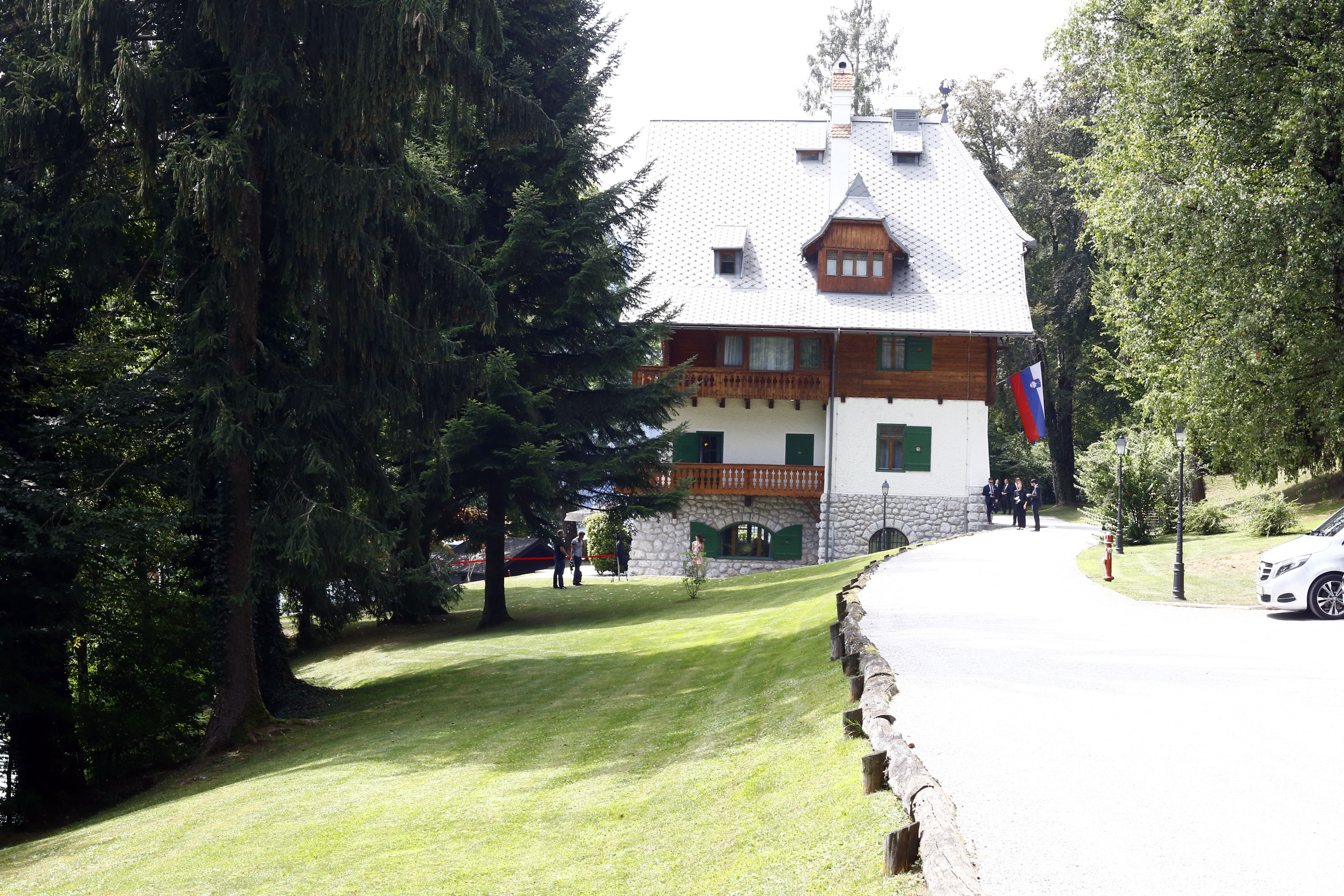 Vila Zlatorog, Bled, blejsko jezero