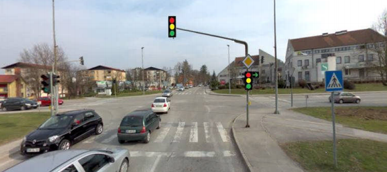 Metlika, znak, križišče