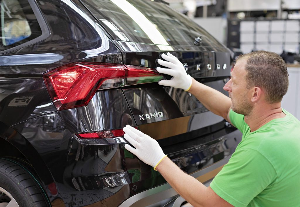 1631783263-190708-Start-of-production-for-the-new-SKODA-KAMIQ-city-SUV-1.JPG-1920x1325-1024x707.jpg