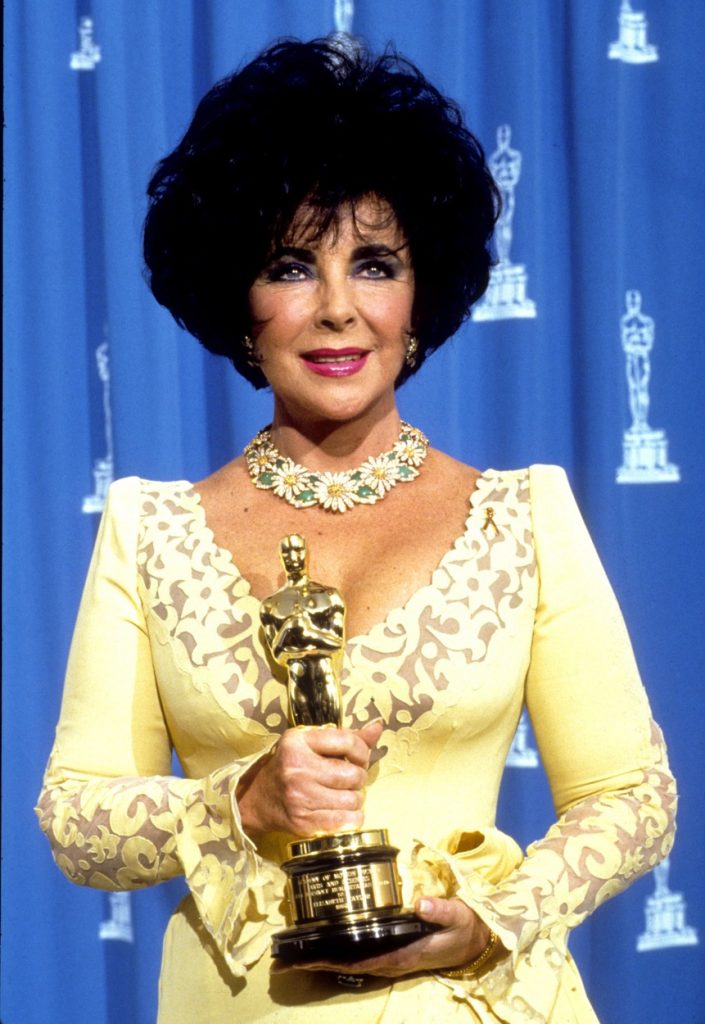 1631874119-Elizabeth-Taylor-2-705x1024.jpg