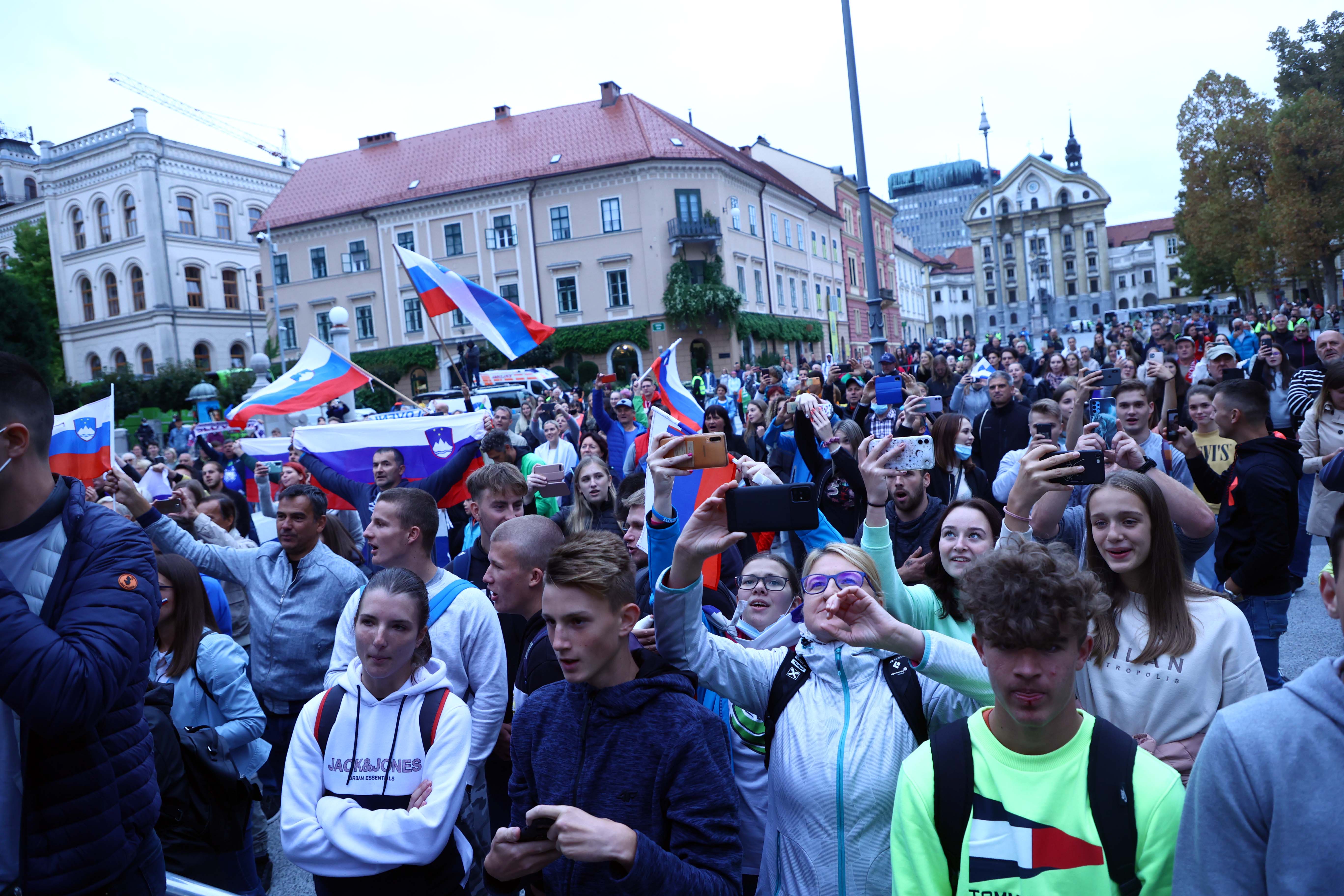 sprejem, odbojkarji, slovenska himna