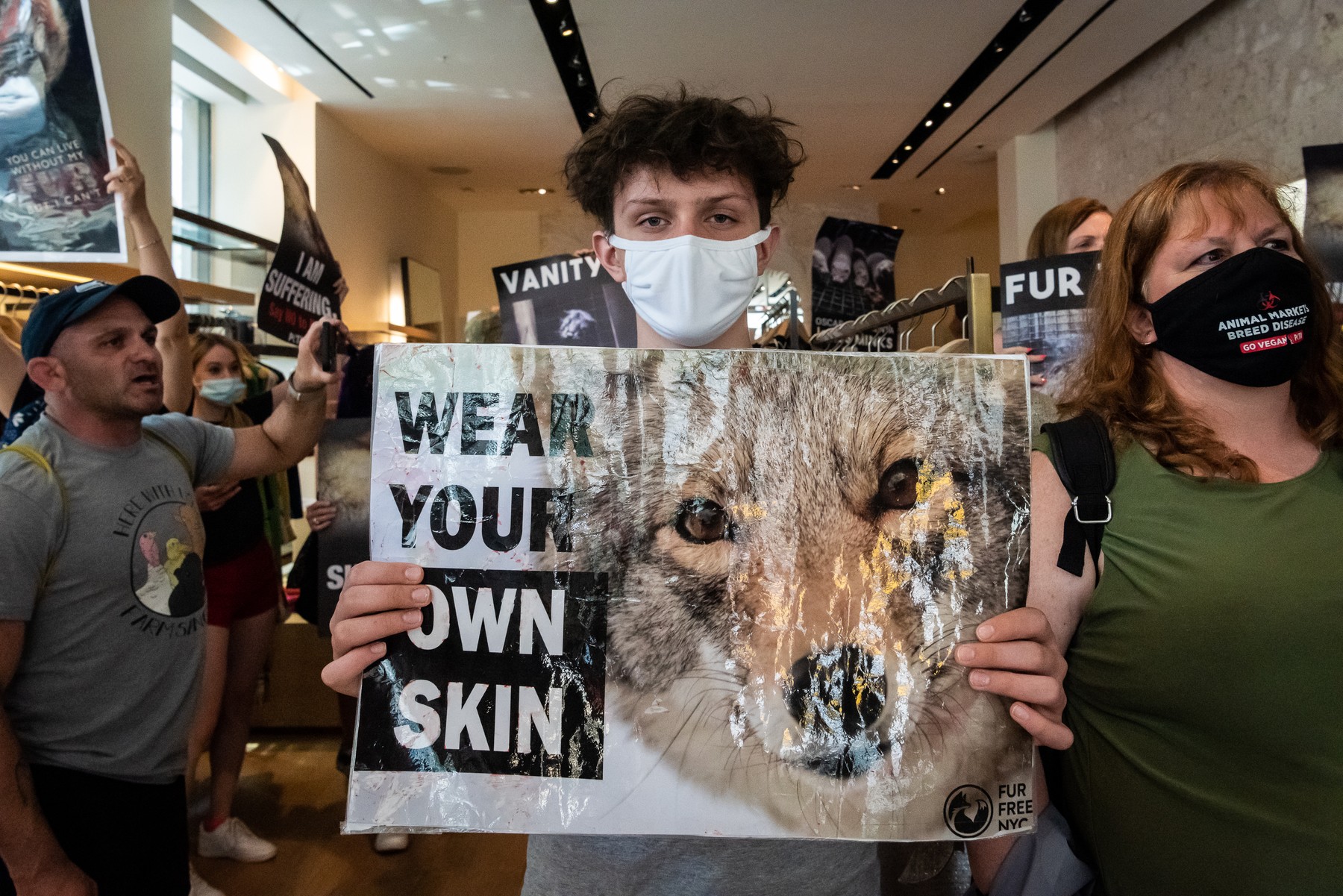 aktivist za pravice živali, saint laurent, krzno