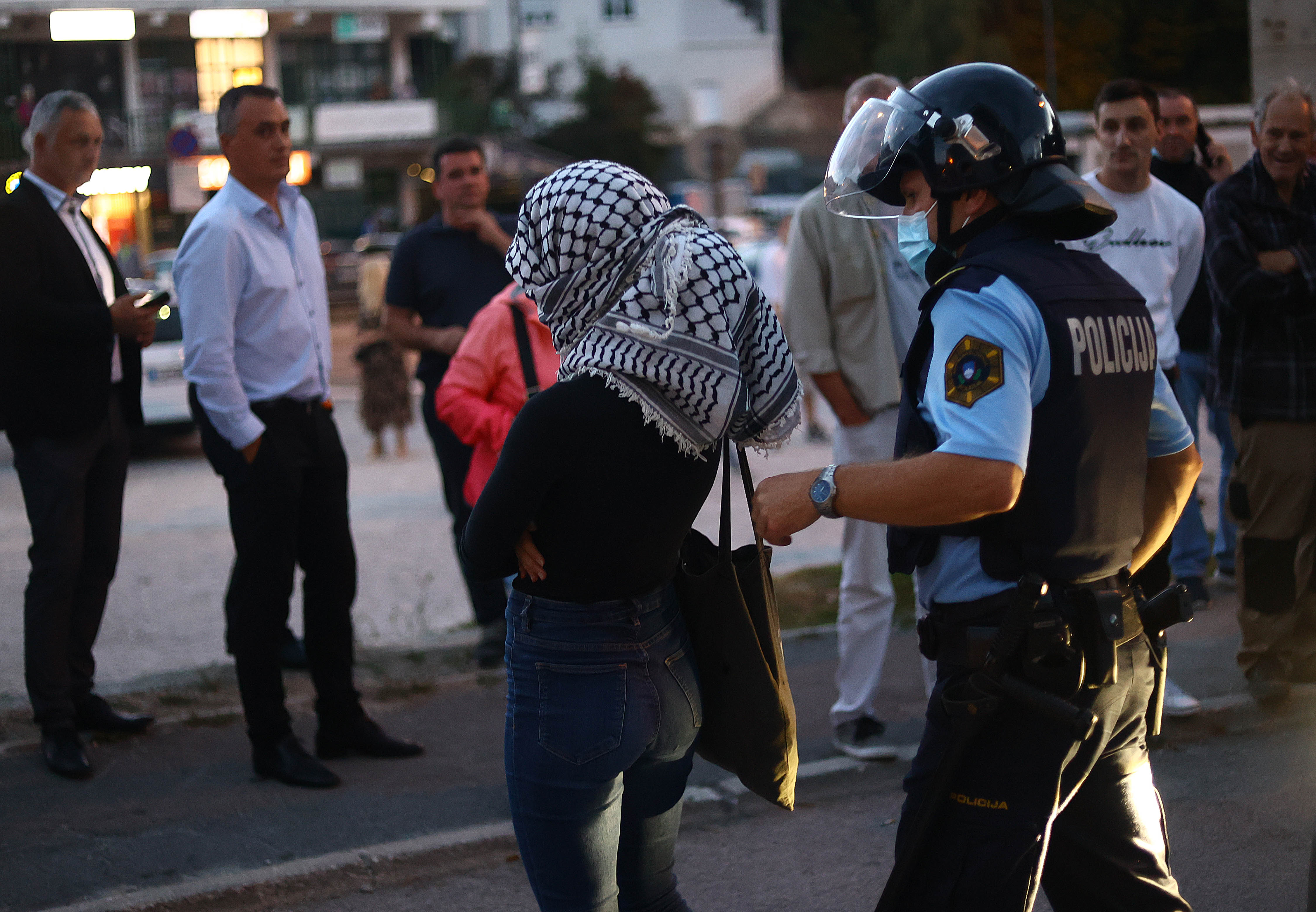 Protest proti obisku vlade v Zasavju