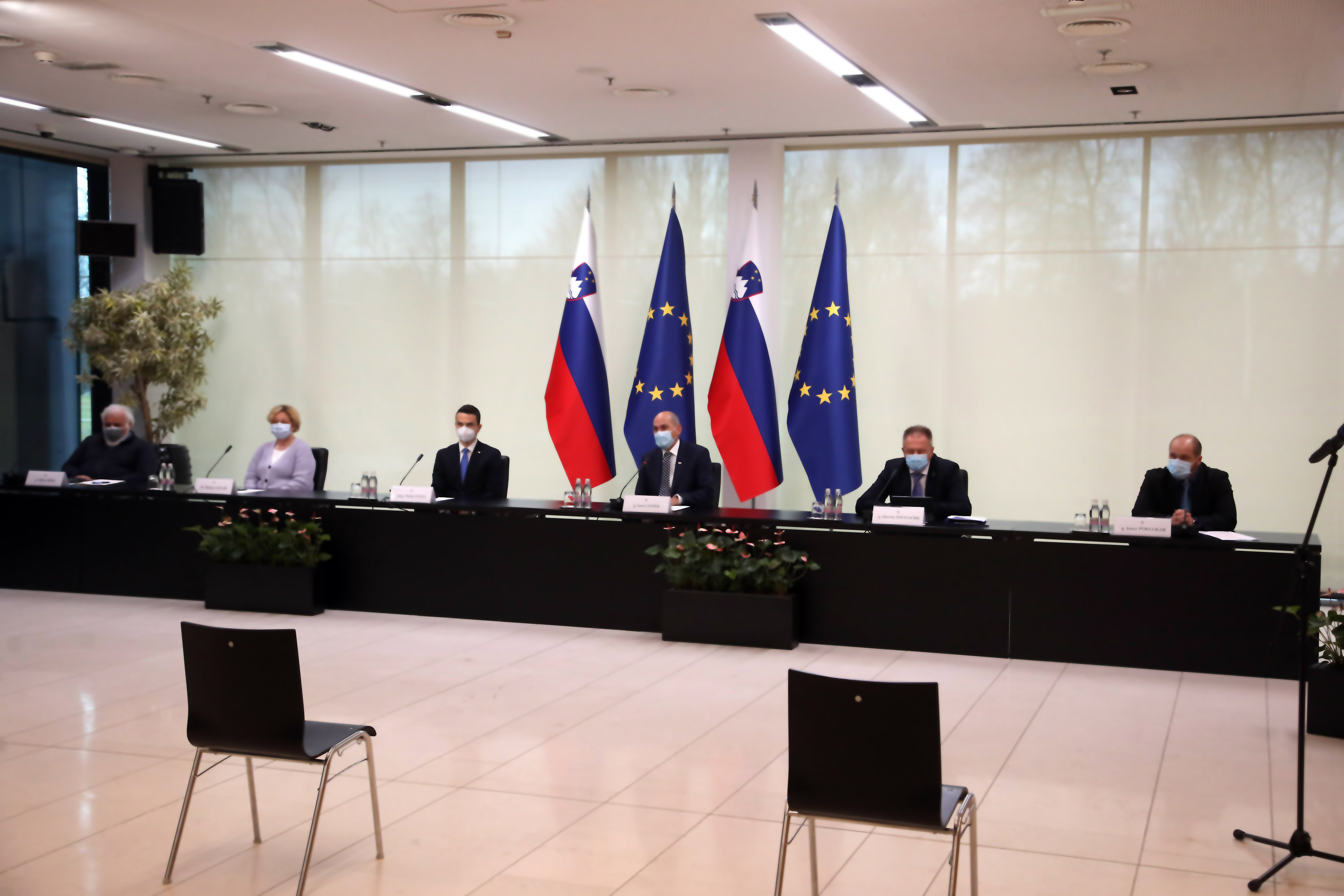 novinarska konferenca, vlada, ukrepi