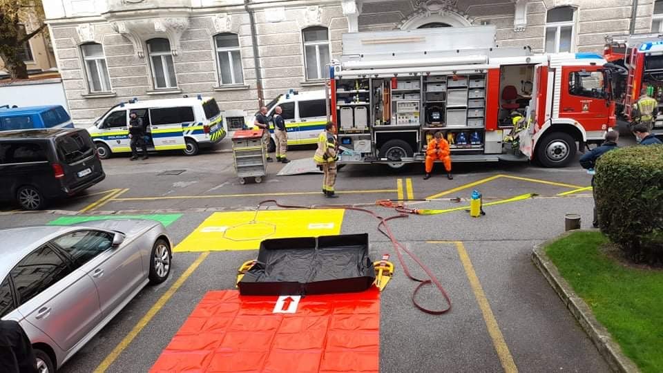 pošiljka z belim prahom