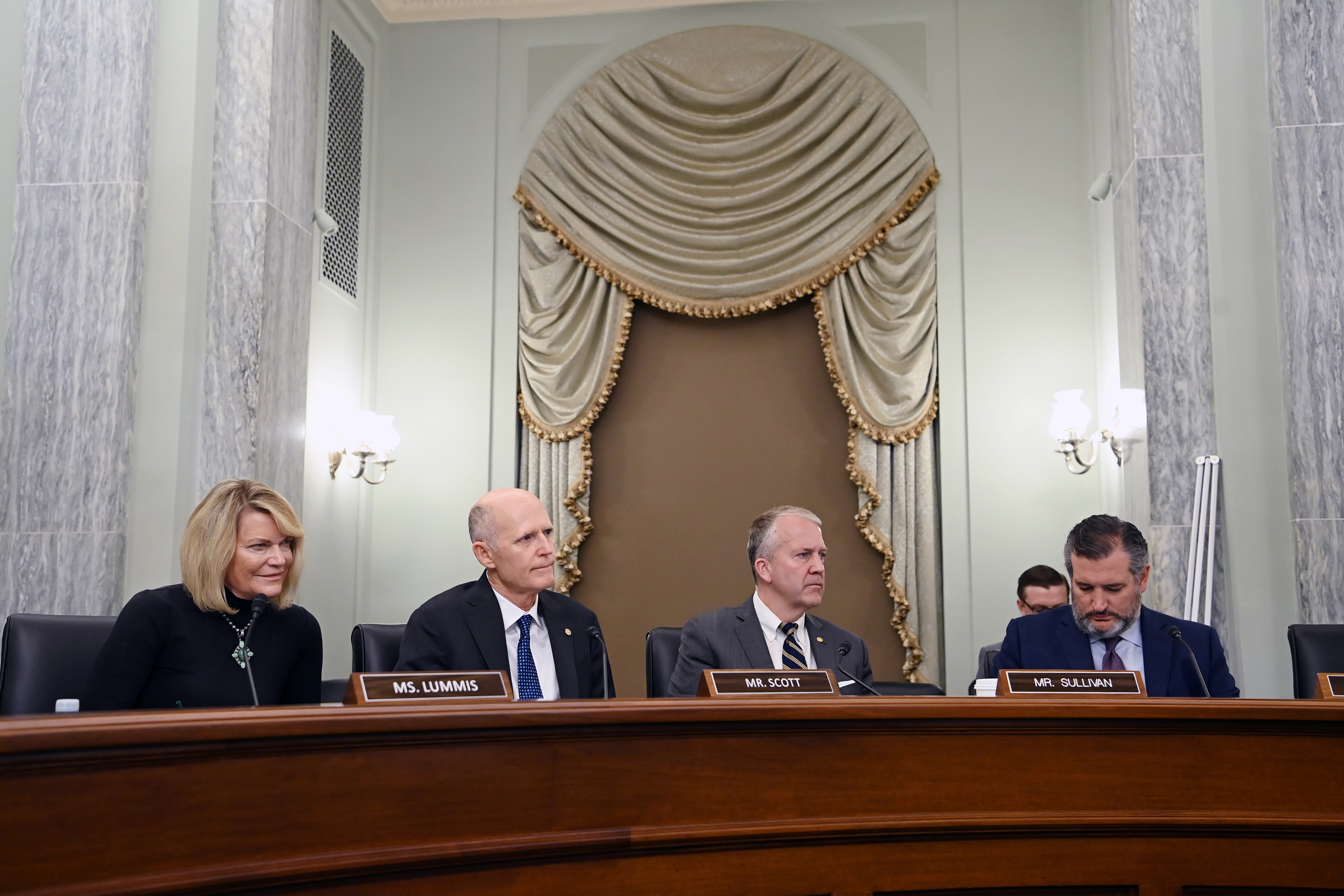 Matt McClain/Pool via REUTERS