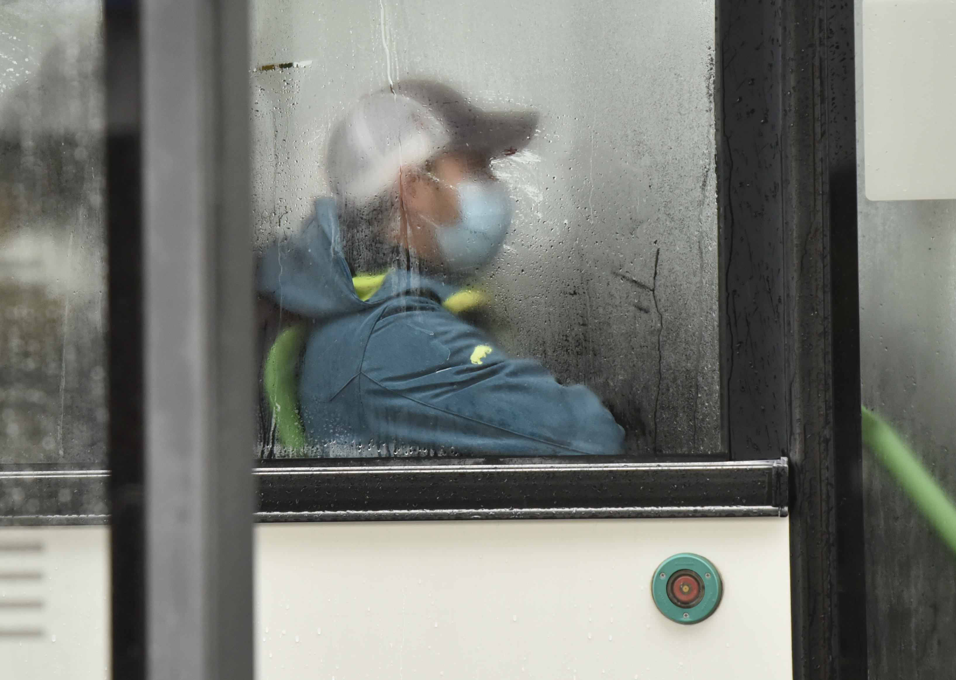 Ljudje maske ulica, koronavirus, covid-19