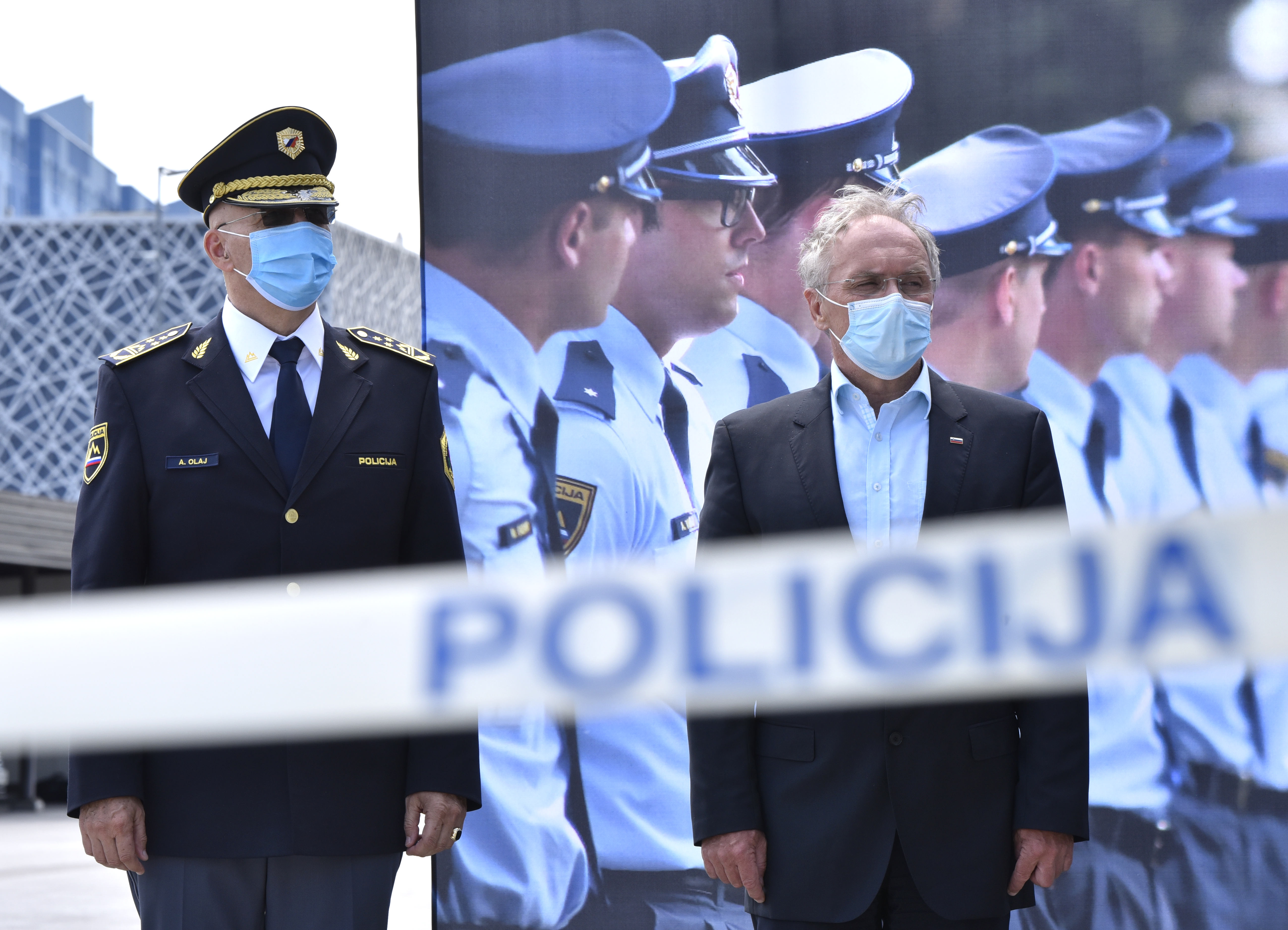 Olaj, Hojs, policija