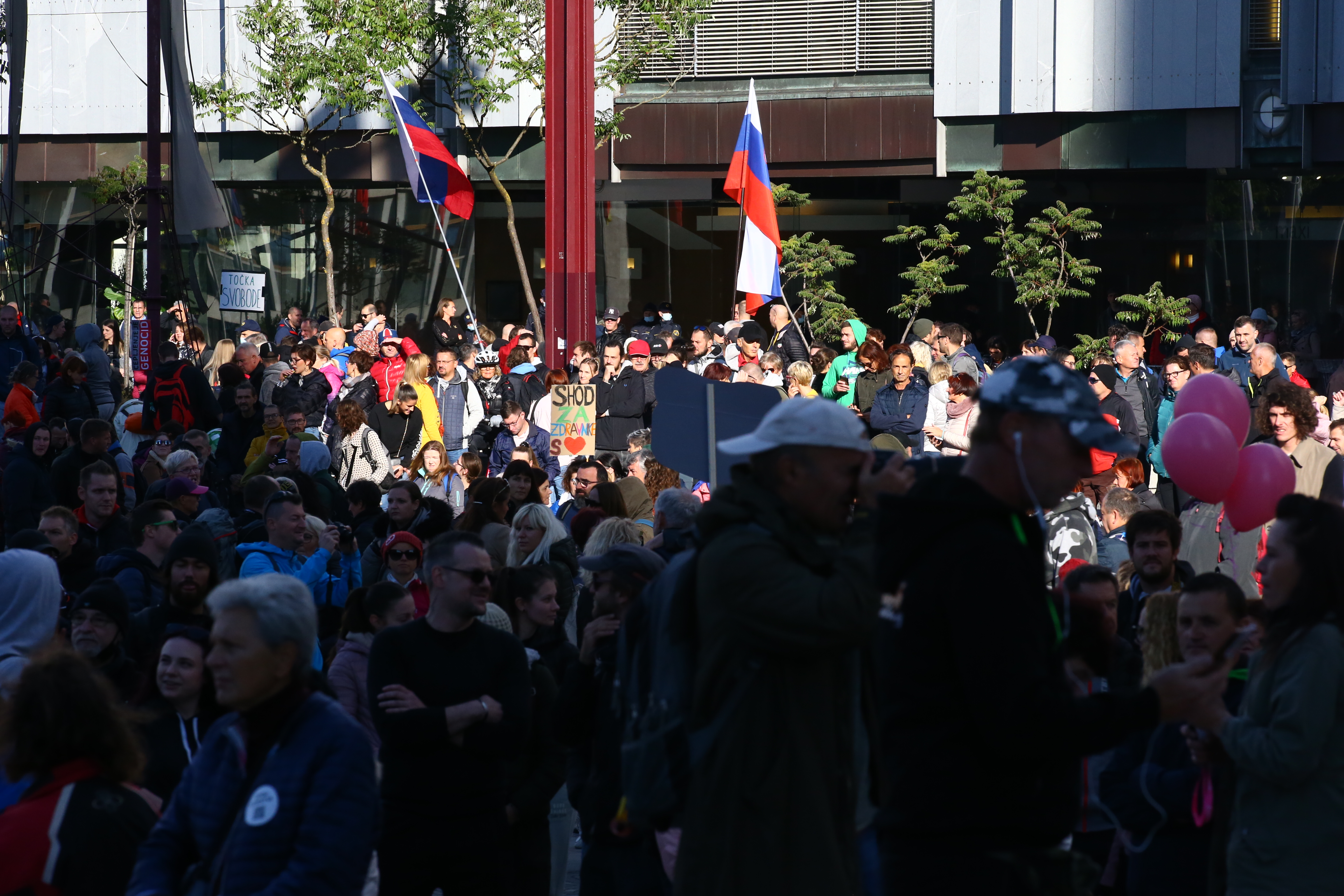 Protest na Trgu republike, 13. 10. 2021