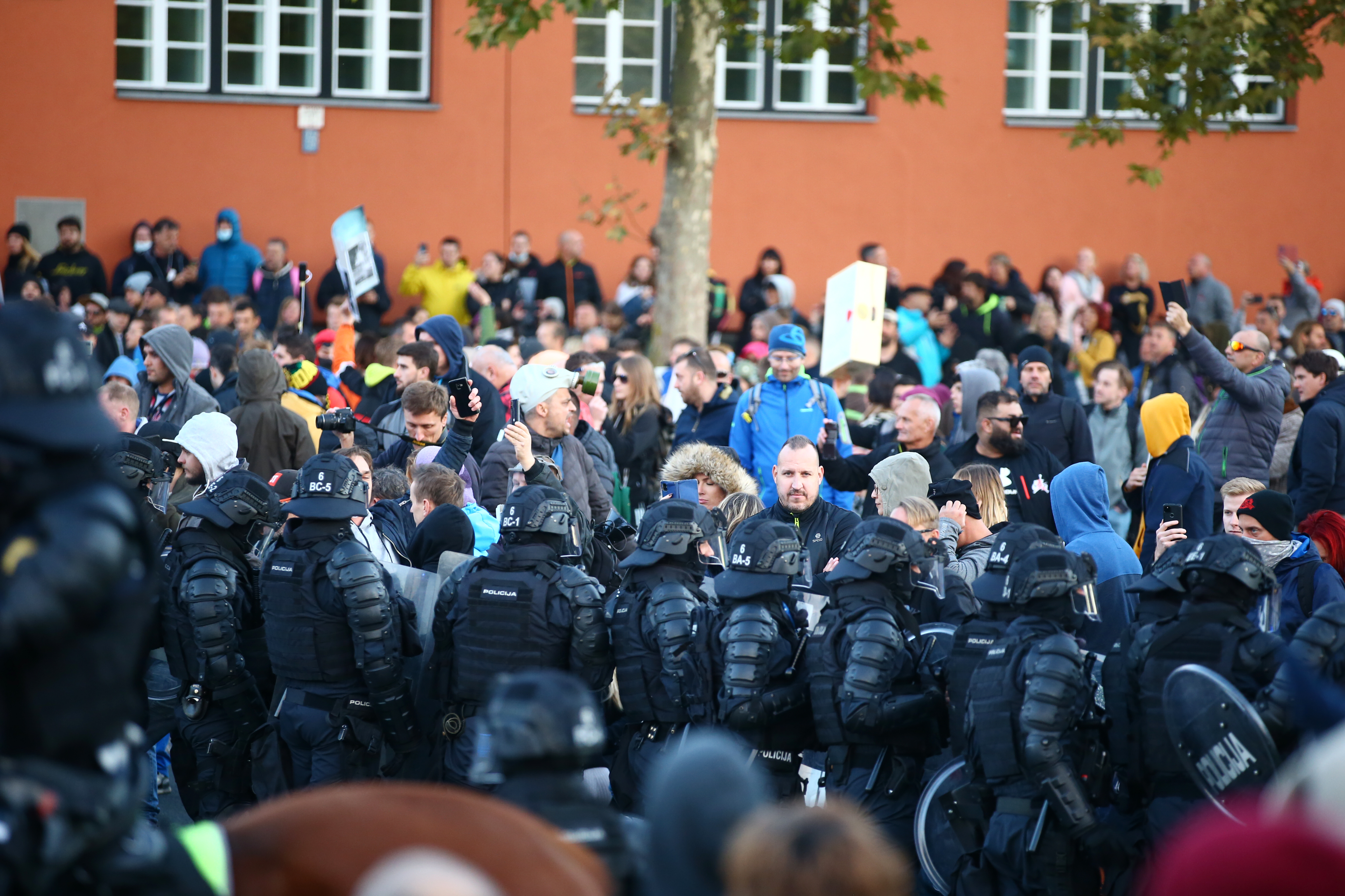 Protest proti vladi in PCT ukrepom
