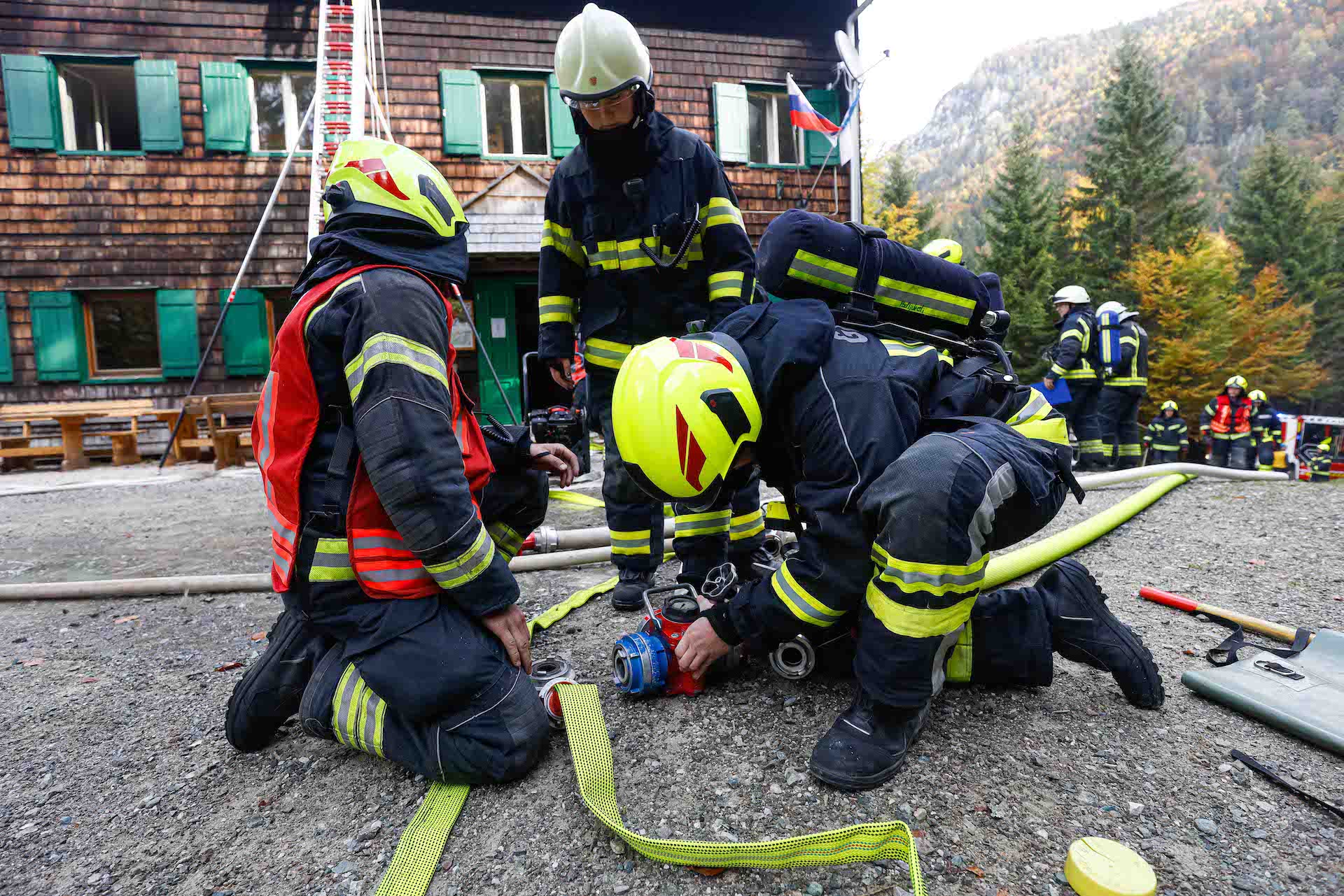 gasilska vaja, požar, planinska koča, gasilci