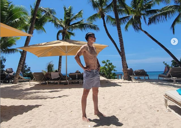 Primož Roglič, medeni tedni, poročno potovanje, palme, Lora Kinc