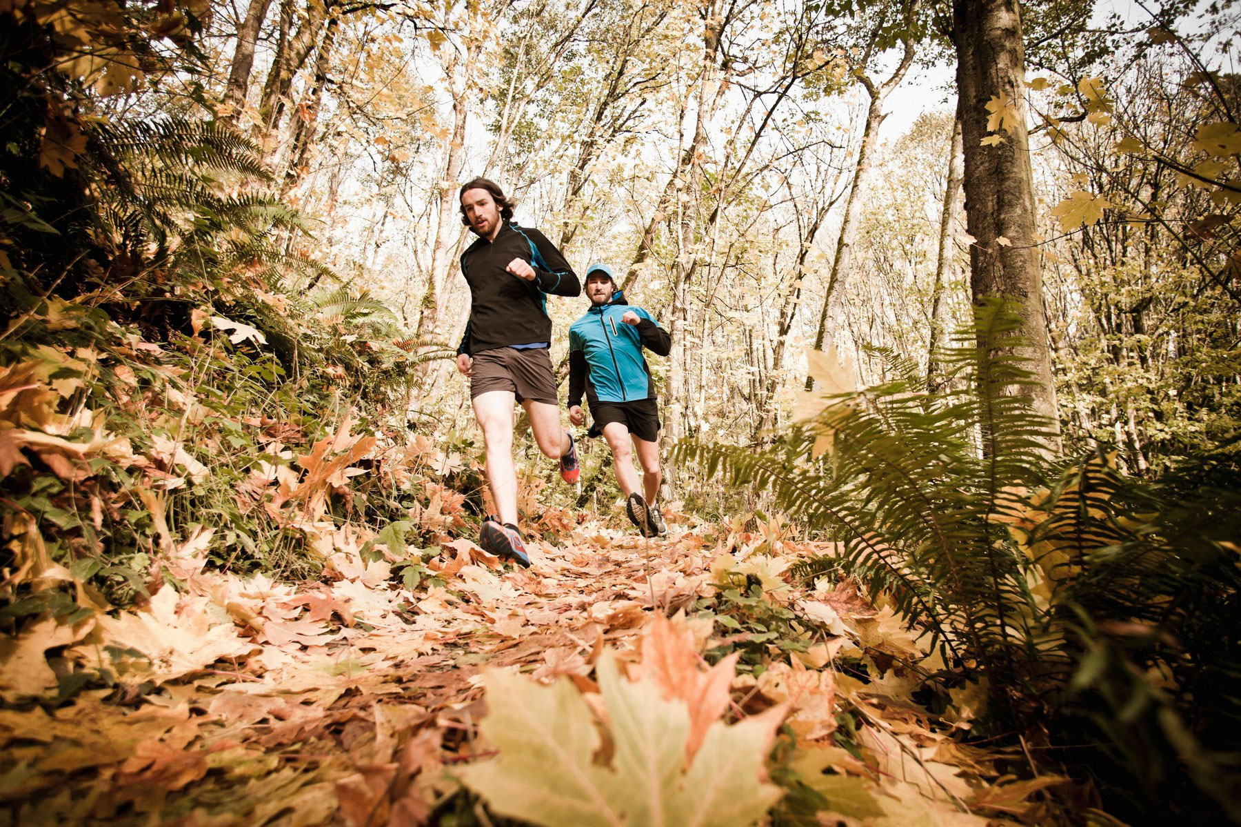 trail tek, tek po brezpotjih, tek v naravi, moški