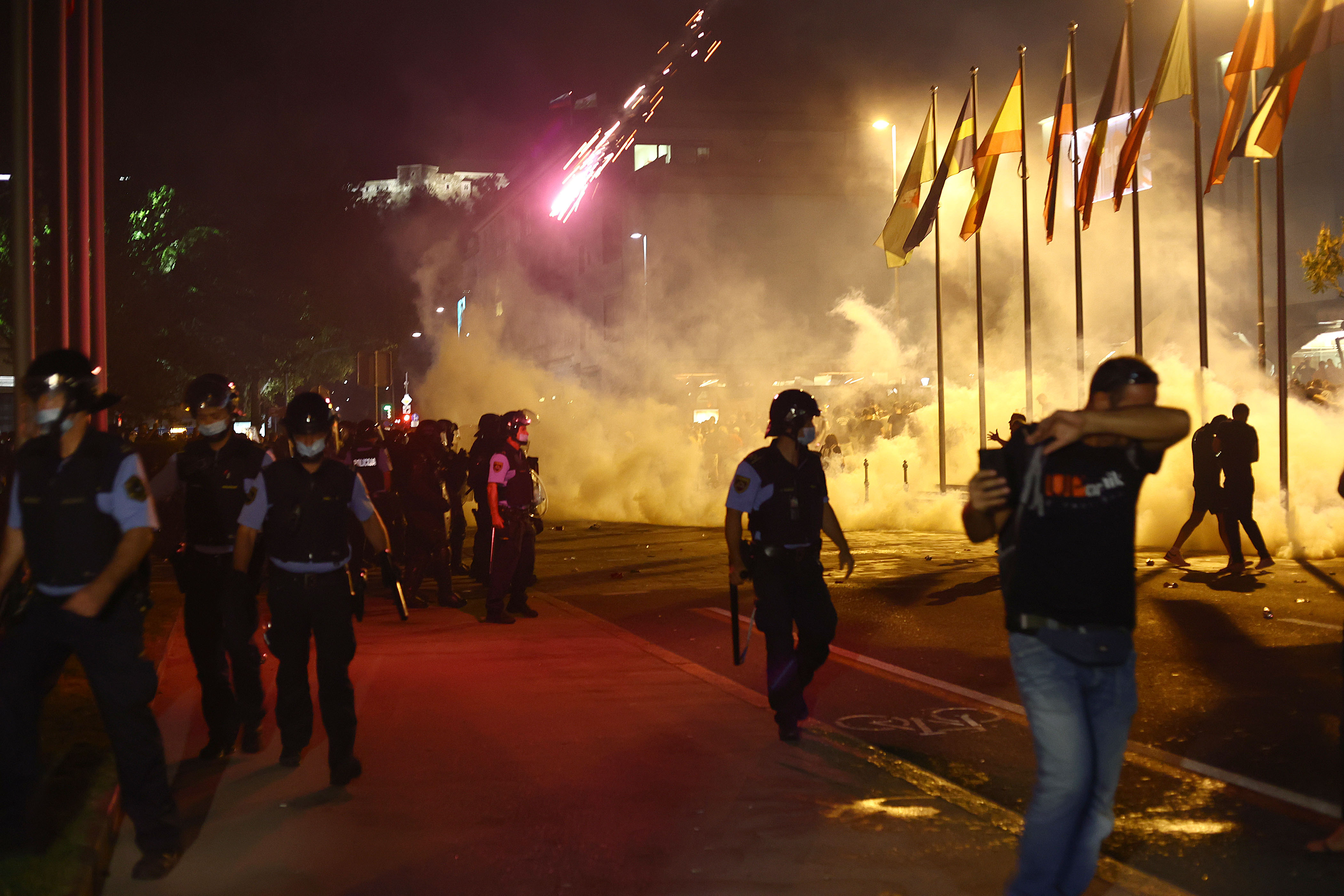 Protest proti vladnim ukrepom