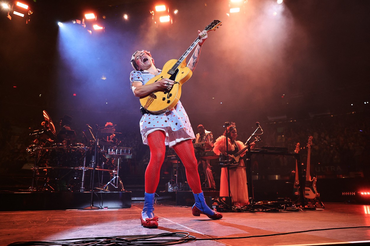 harry styles, noč čarovnic, maska