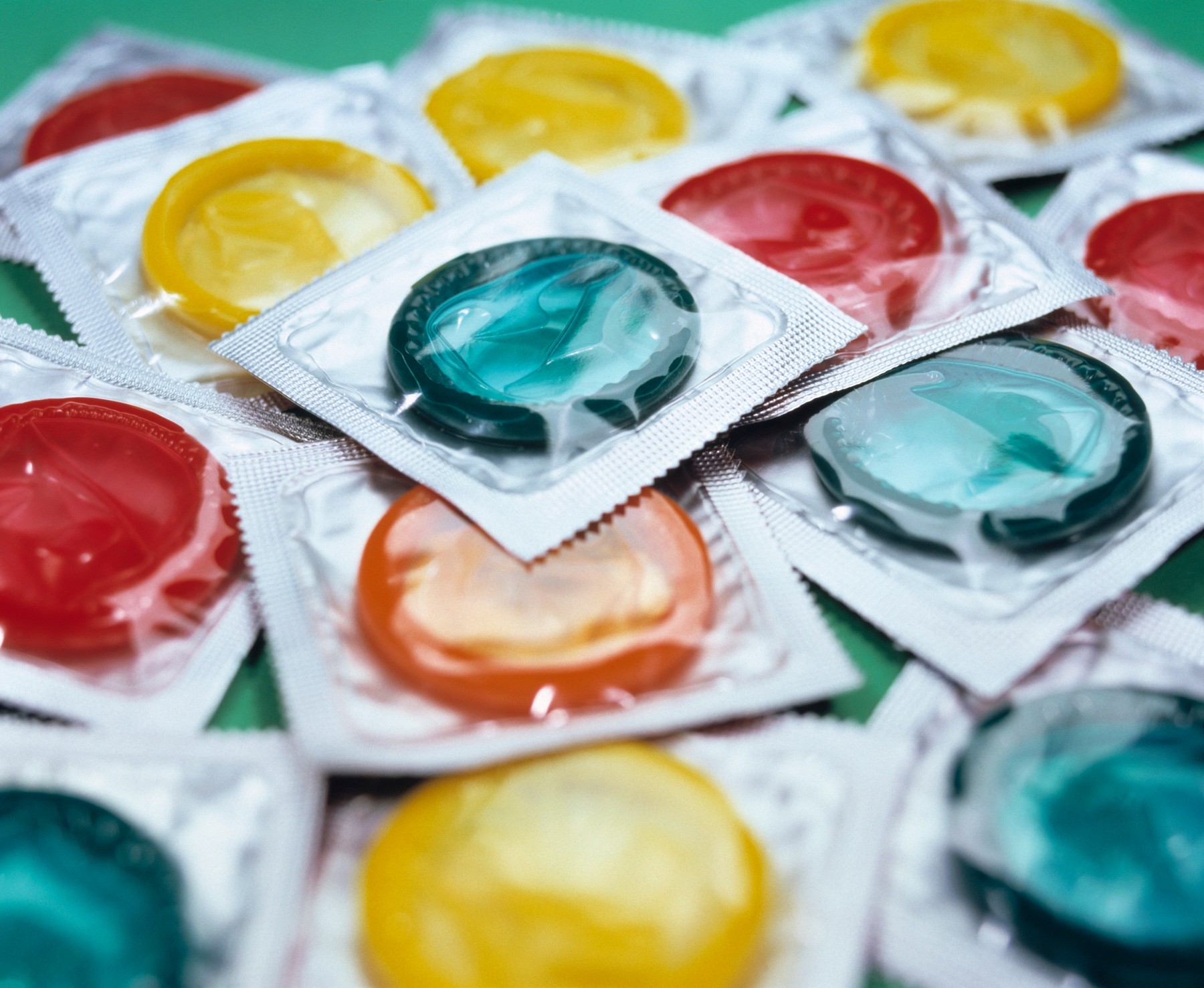 kondomi, spolno prenosljive bolezni, spolnost, zaščita