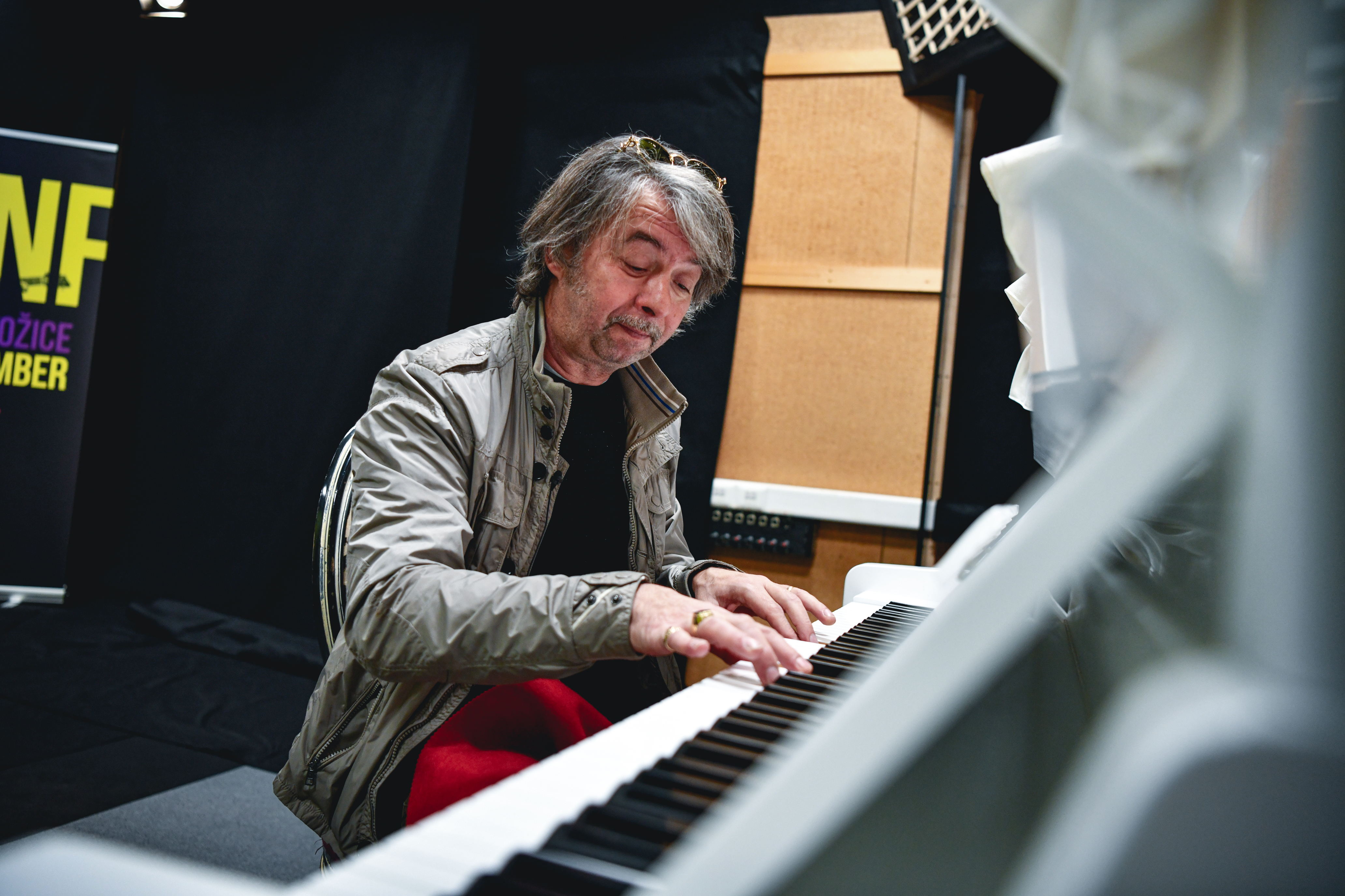 Magnifico, Robert Pešut