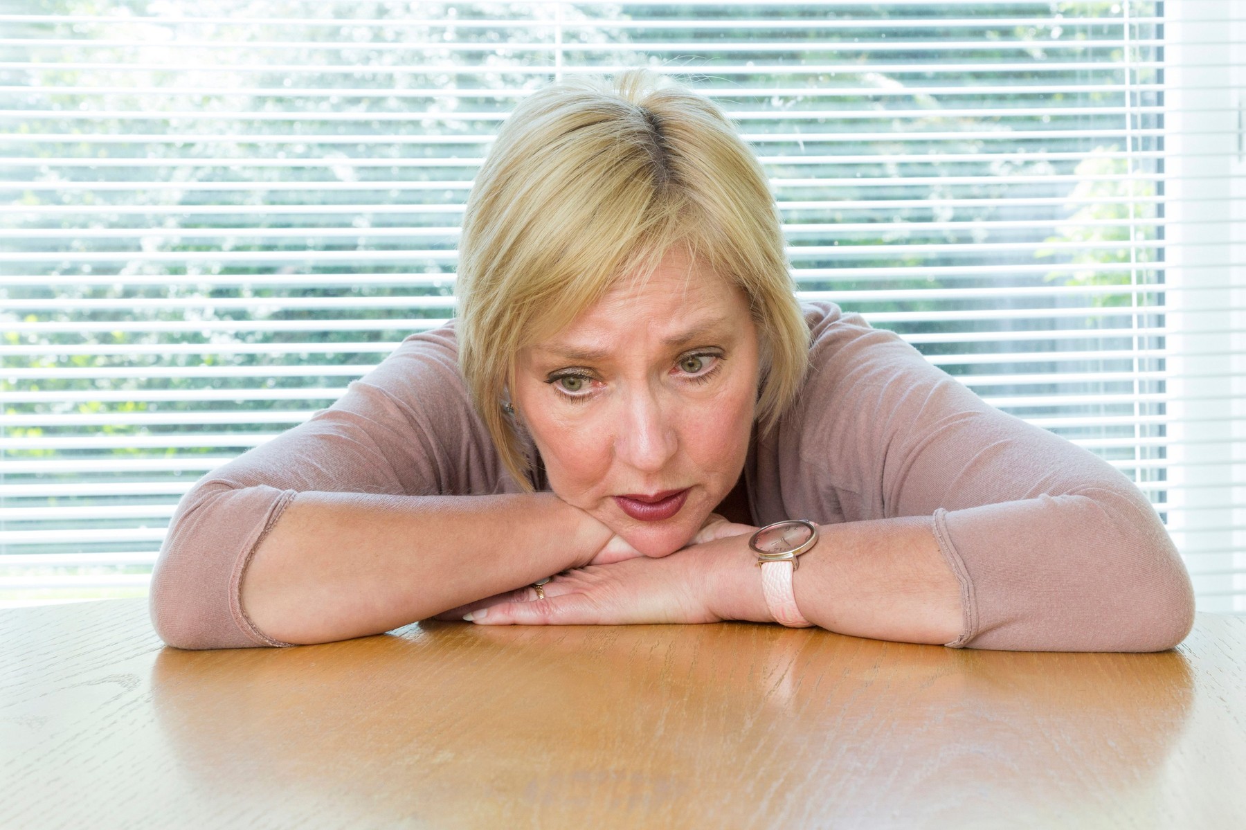 ženska, miza, tesnoba